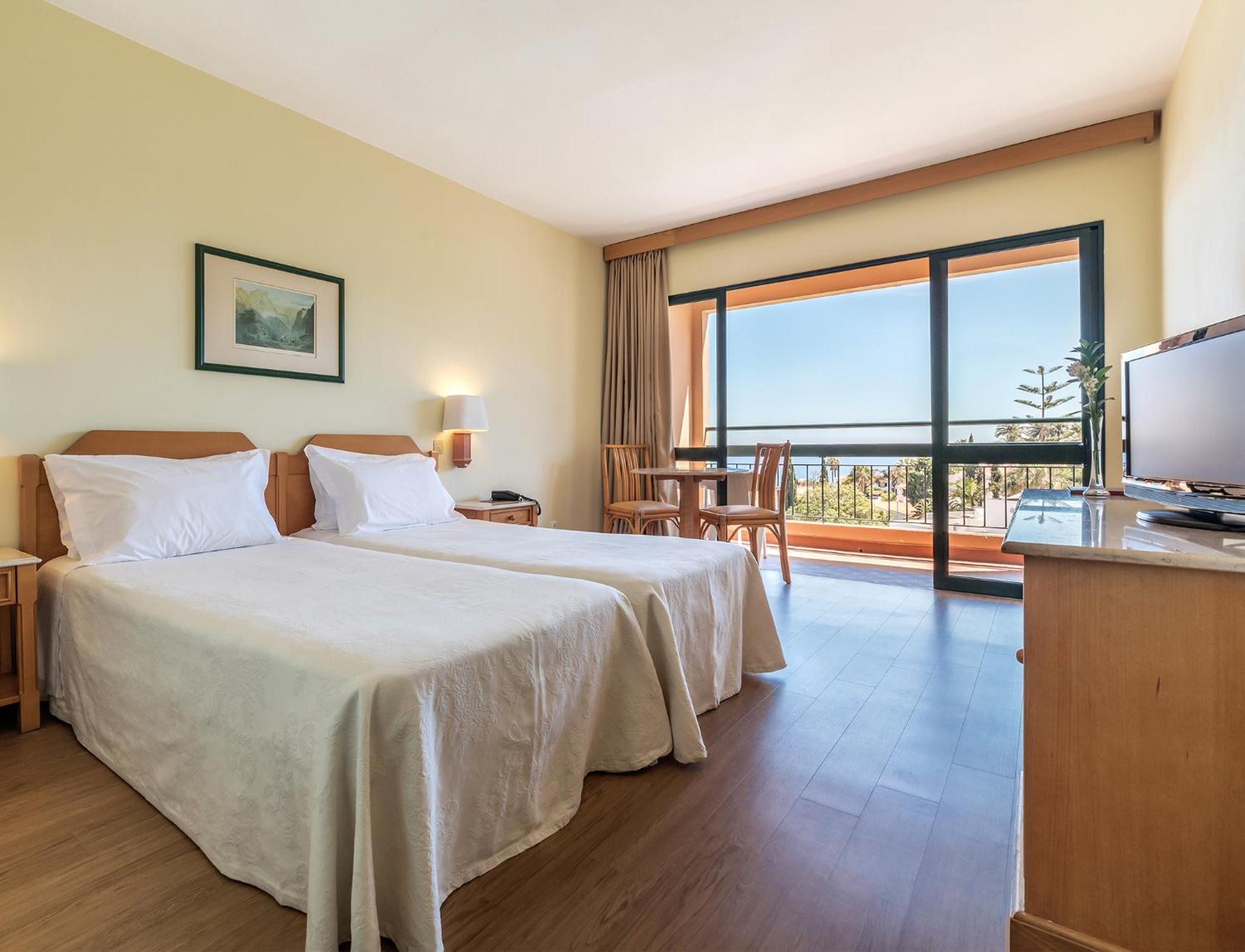 Double or Twin Room with Sea View - Photo 1