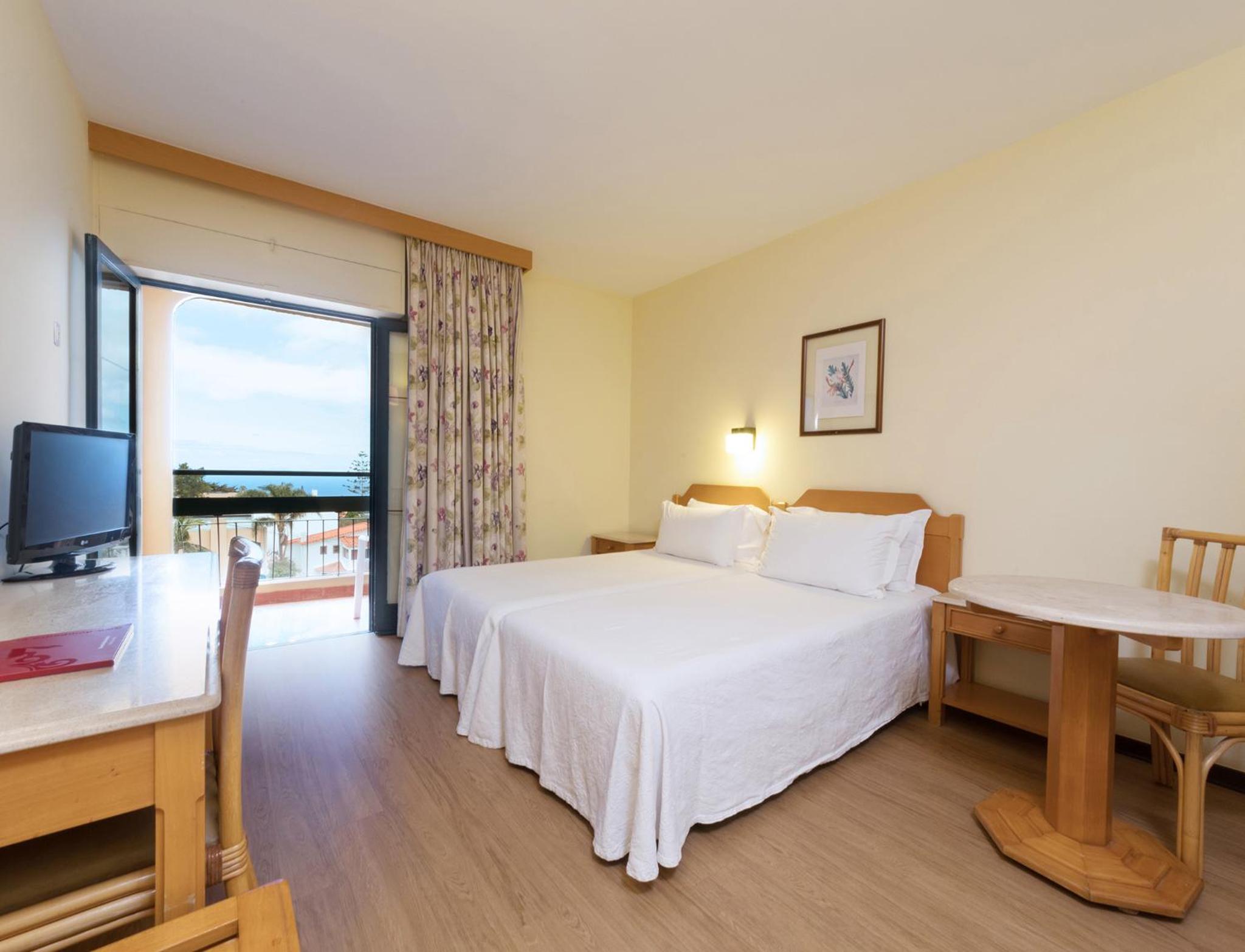 Double or Twin Room with Garden View - Photo 1