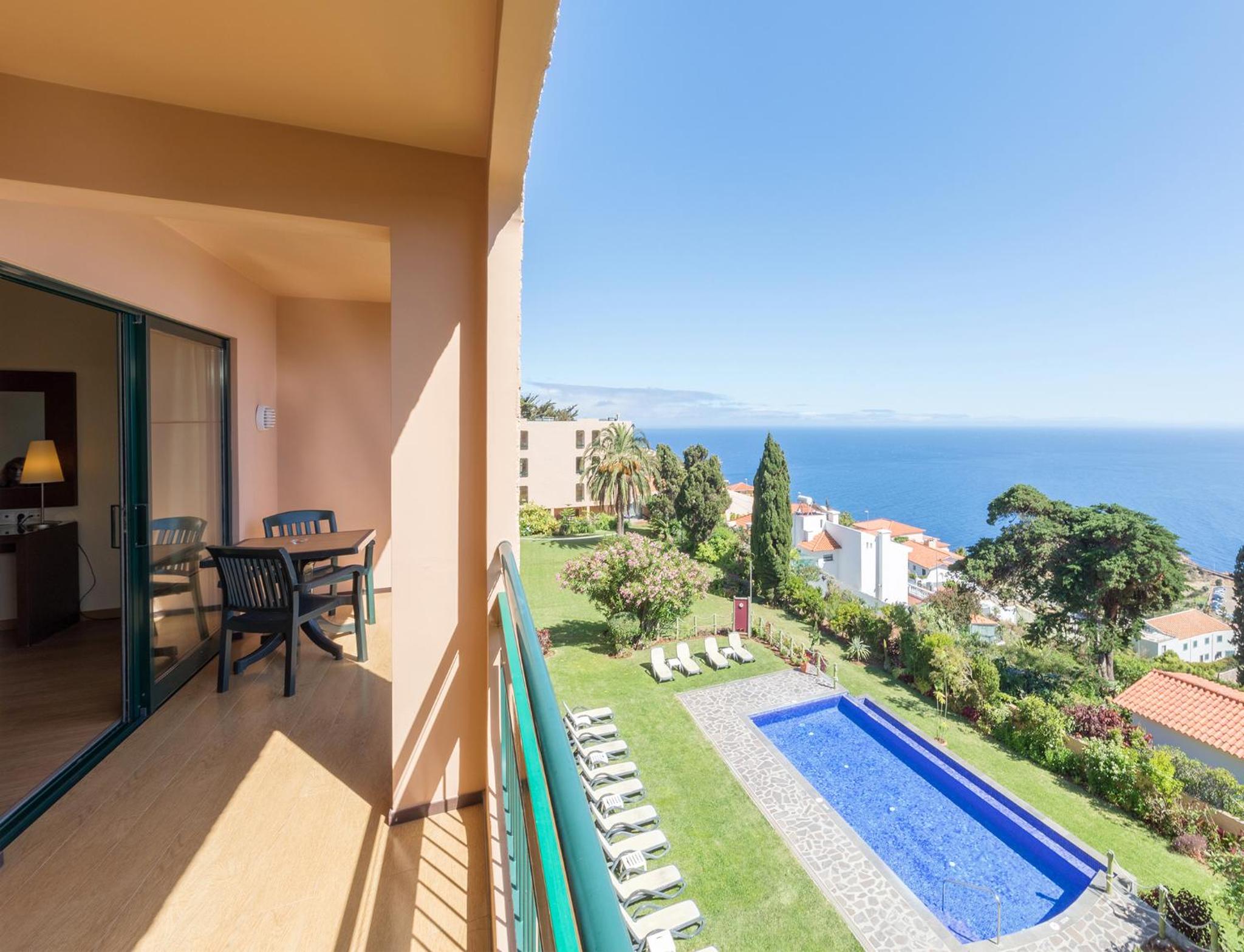 Superior One-Bedroom Apartment with Sea View - Photo 3