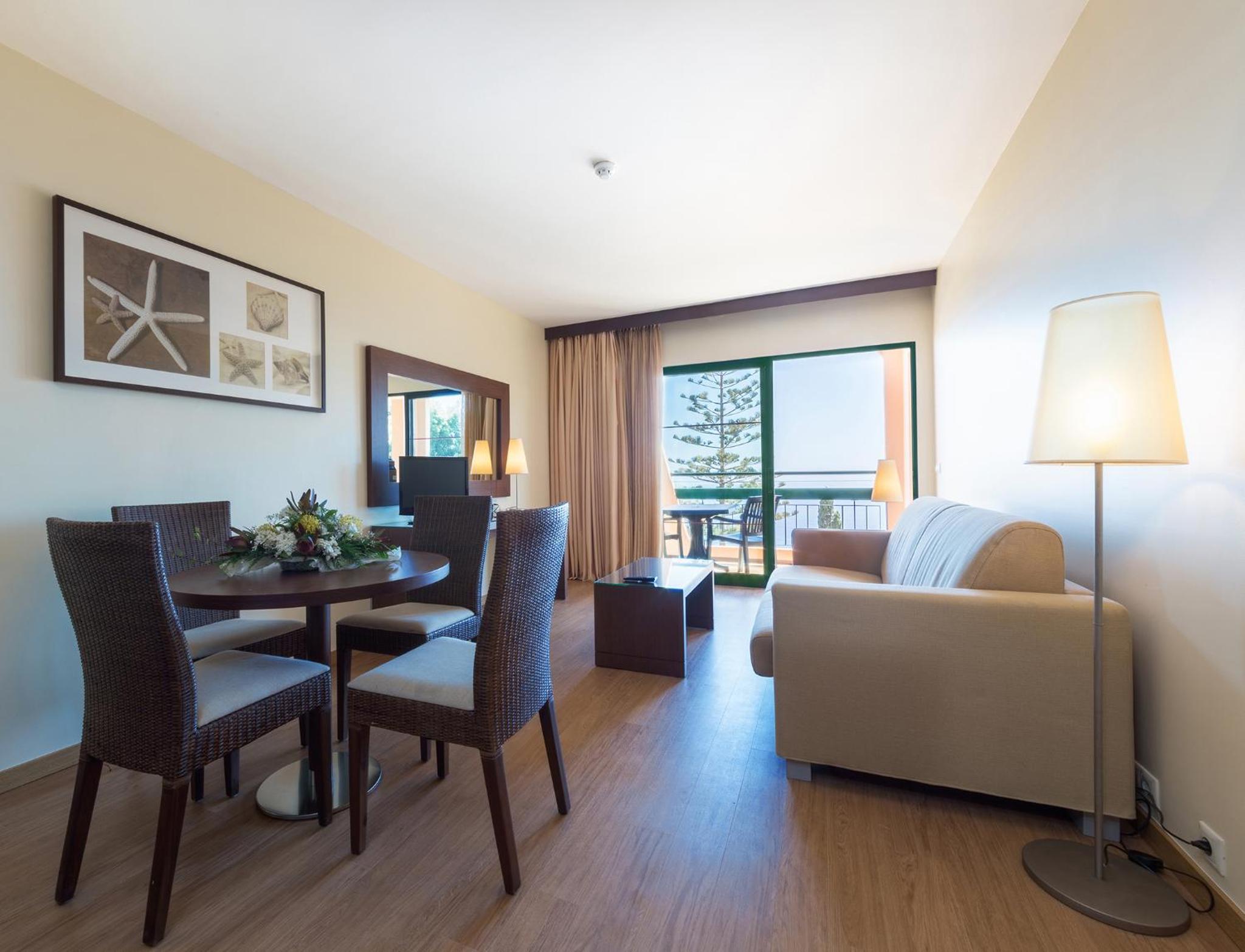 Superior One-Bedroom Apartment with Sea View - Photo 4