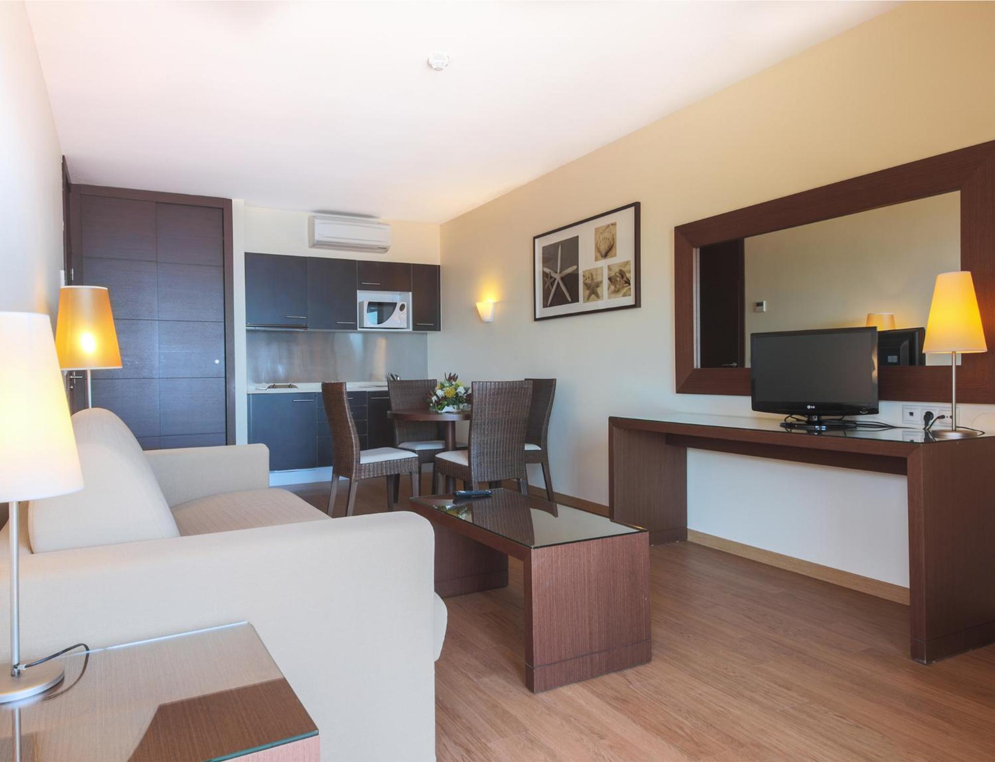 Superior One-Bedroom Apartment with Sea View - Photo 5