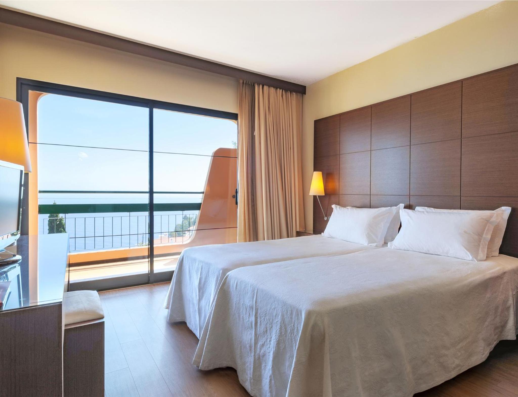 Superior One-Bedroom Apartment with Sea View - Photo 2
