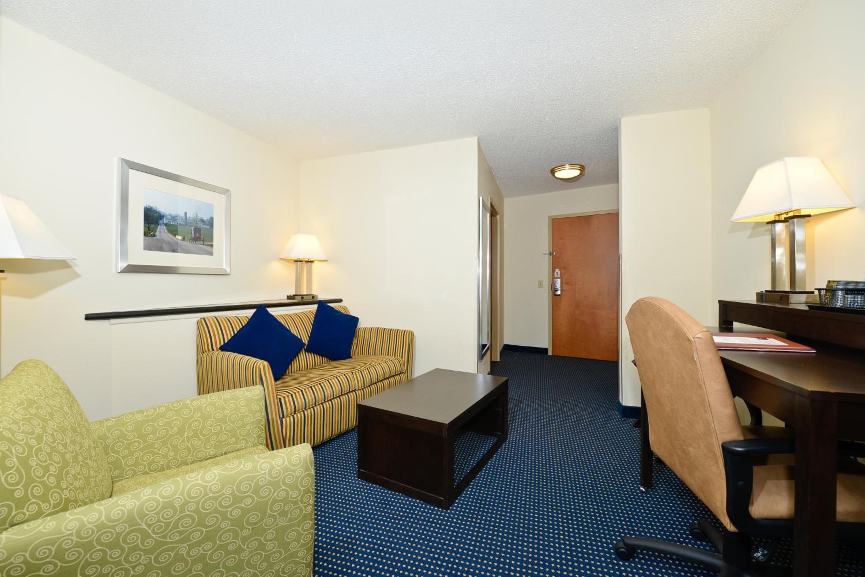 King Suite - Non-Smoking - Photo 5
