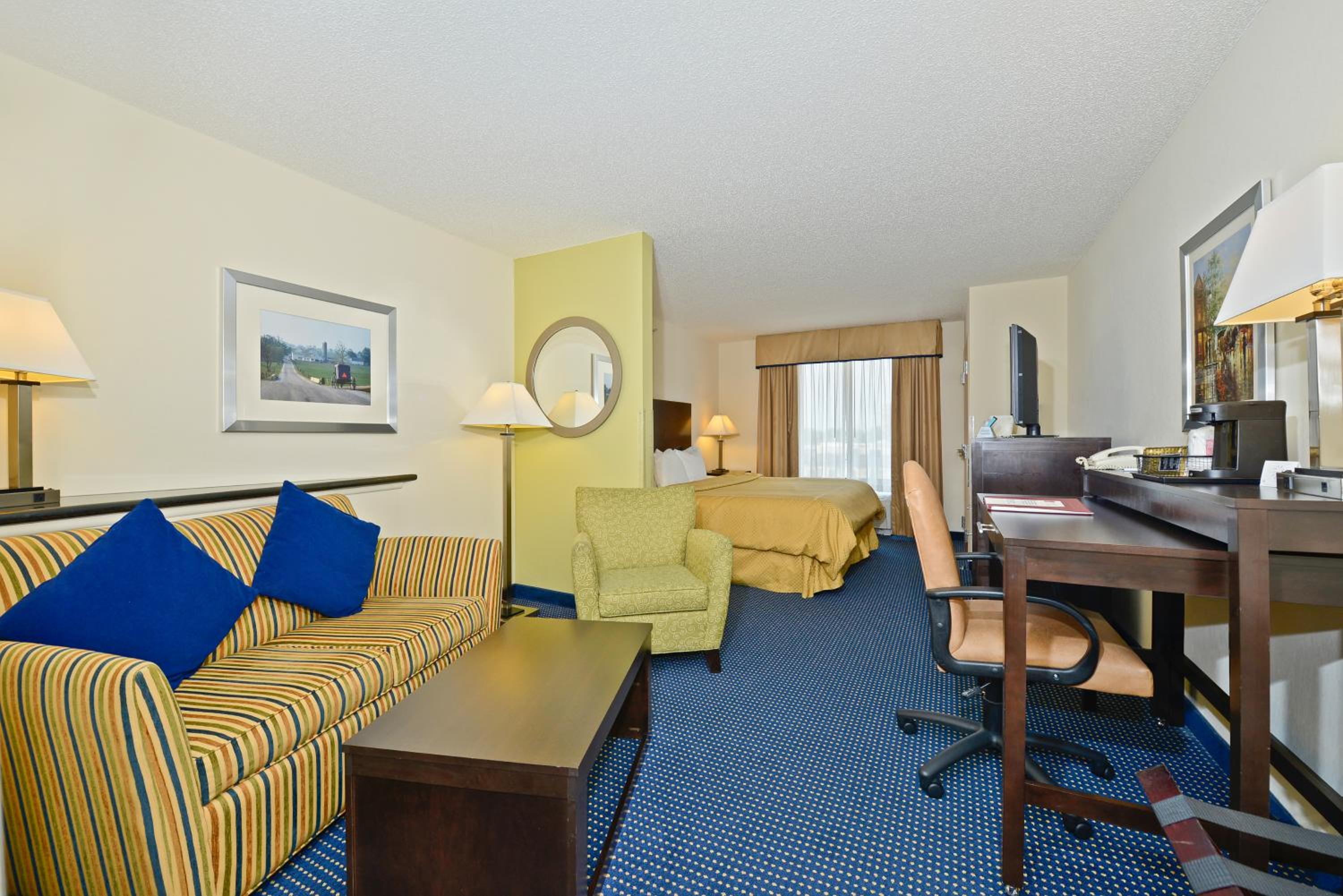 King Suite - Non-Smoking - Photo 1