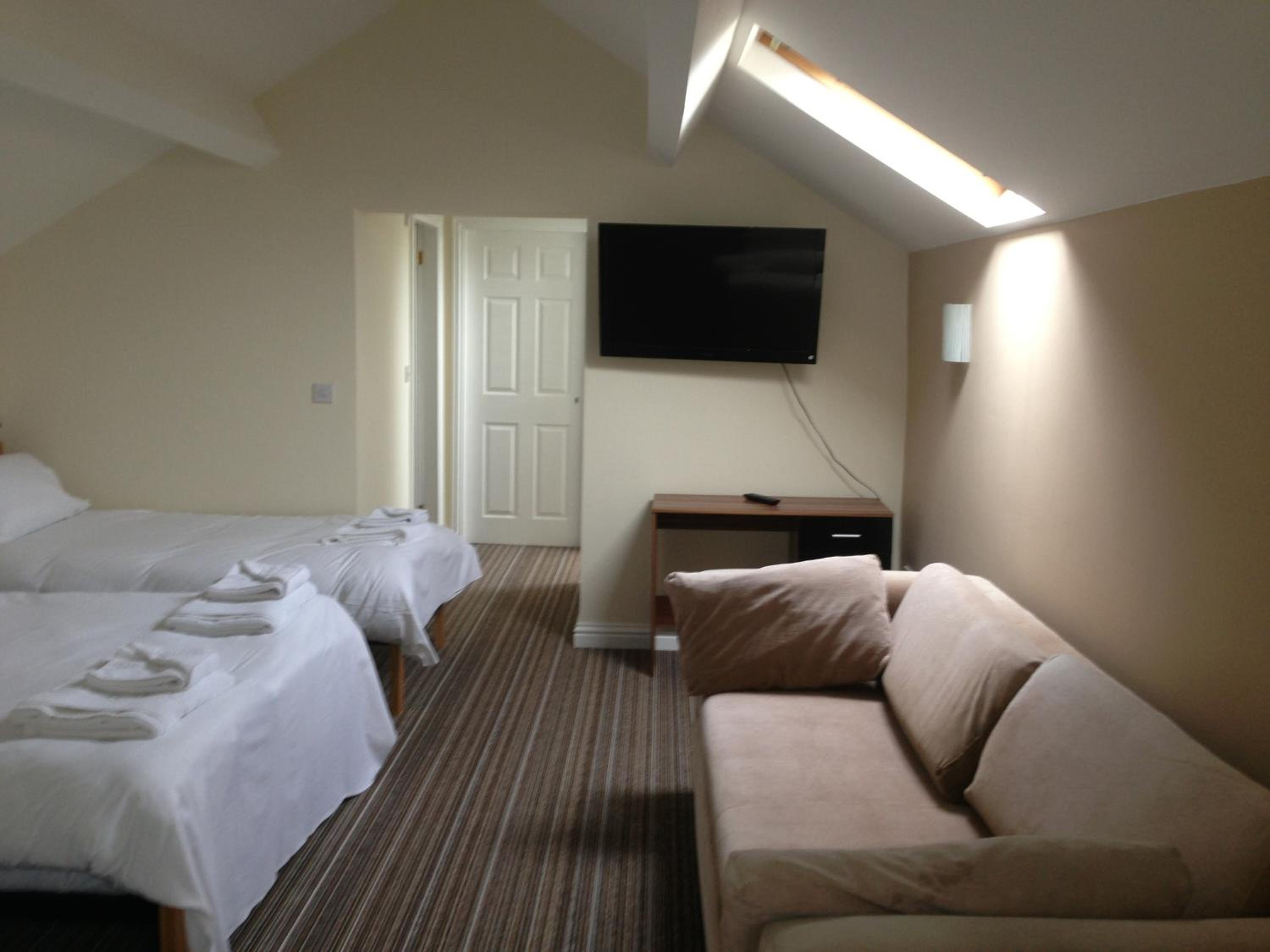 Superior Family Room - Photo 1