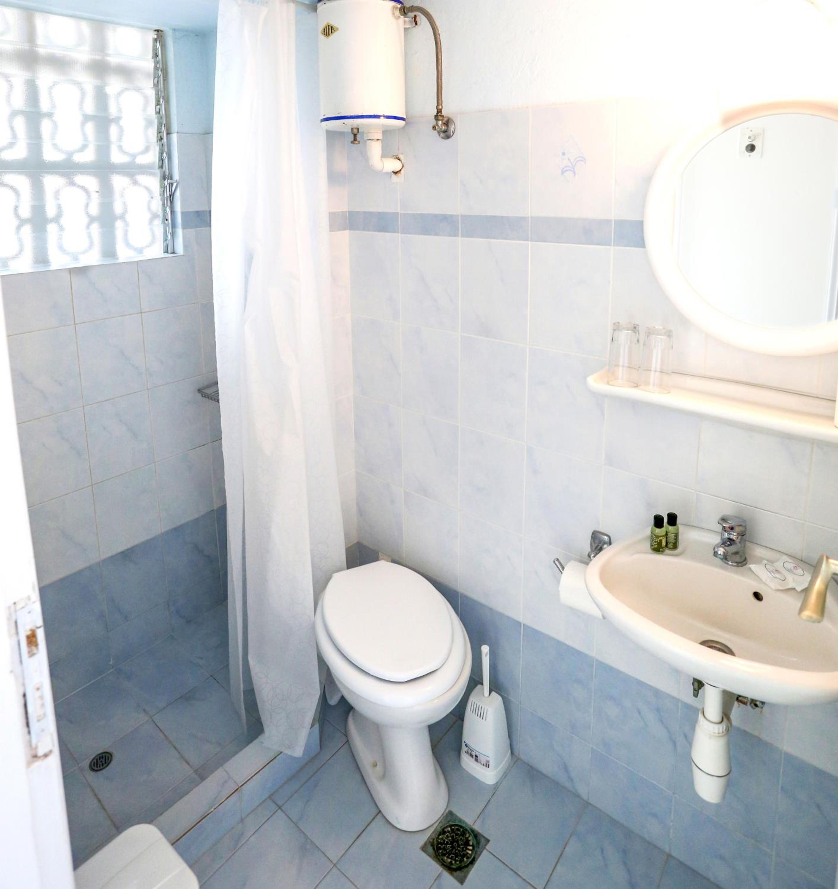 Twin/Double Room - Photo 8