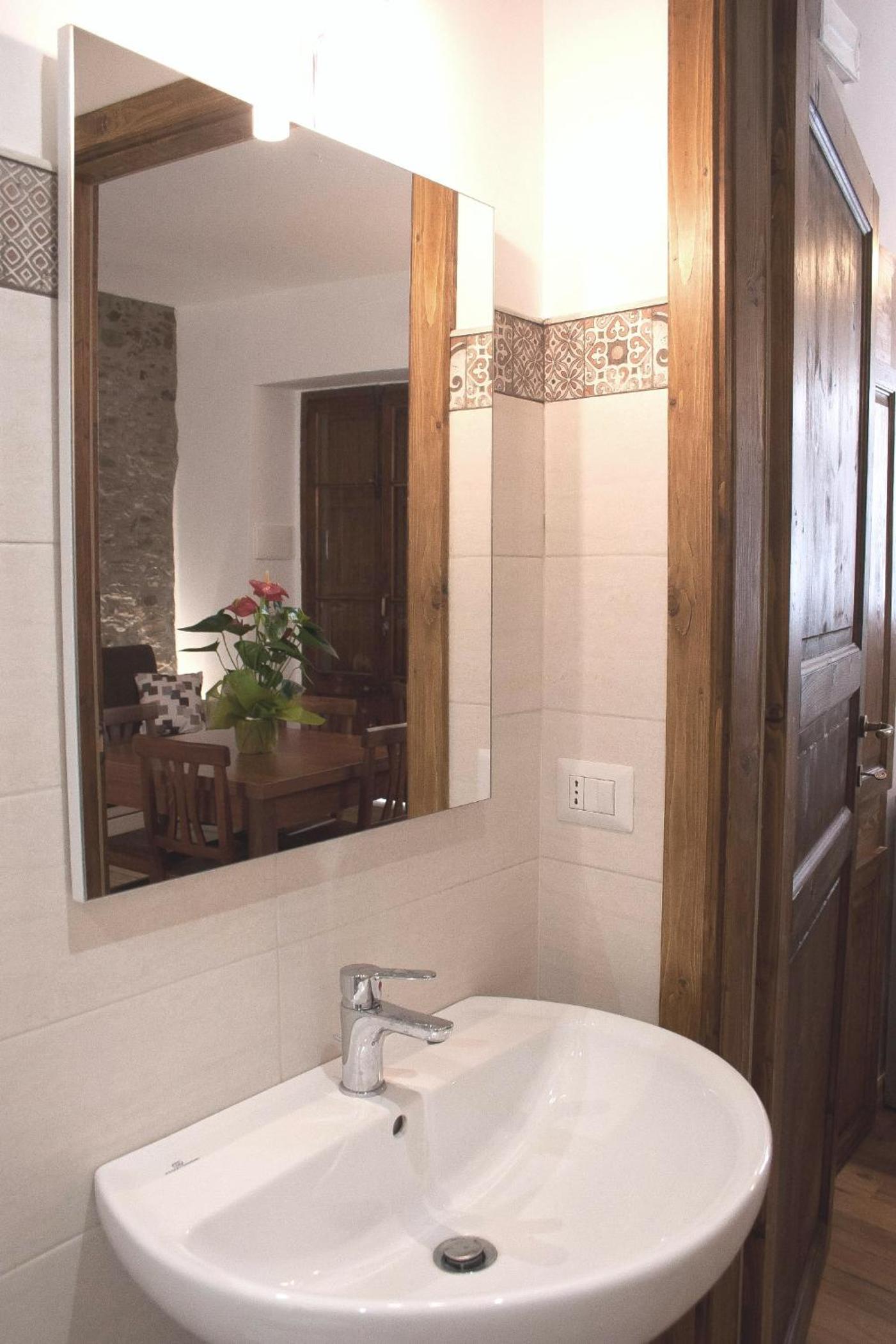 Deluxe Room - Photo 6