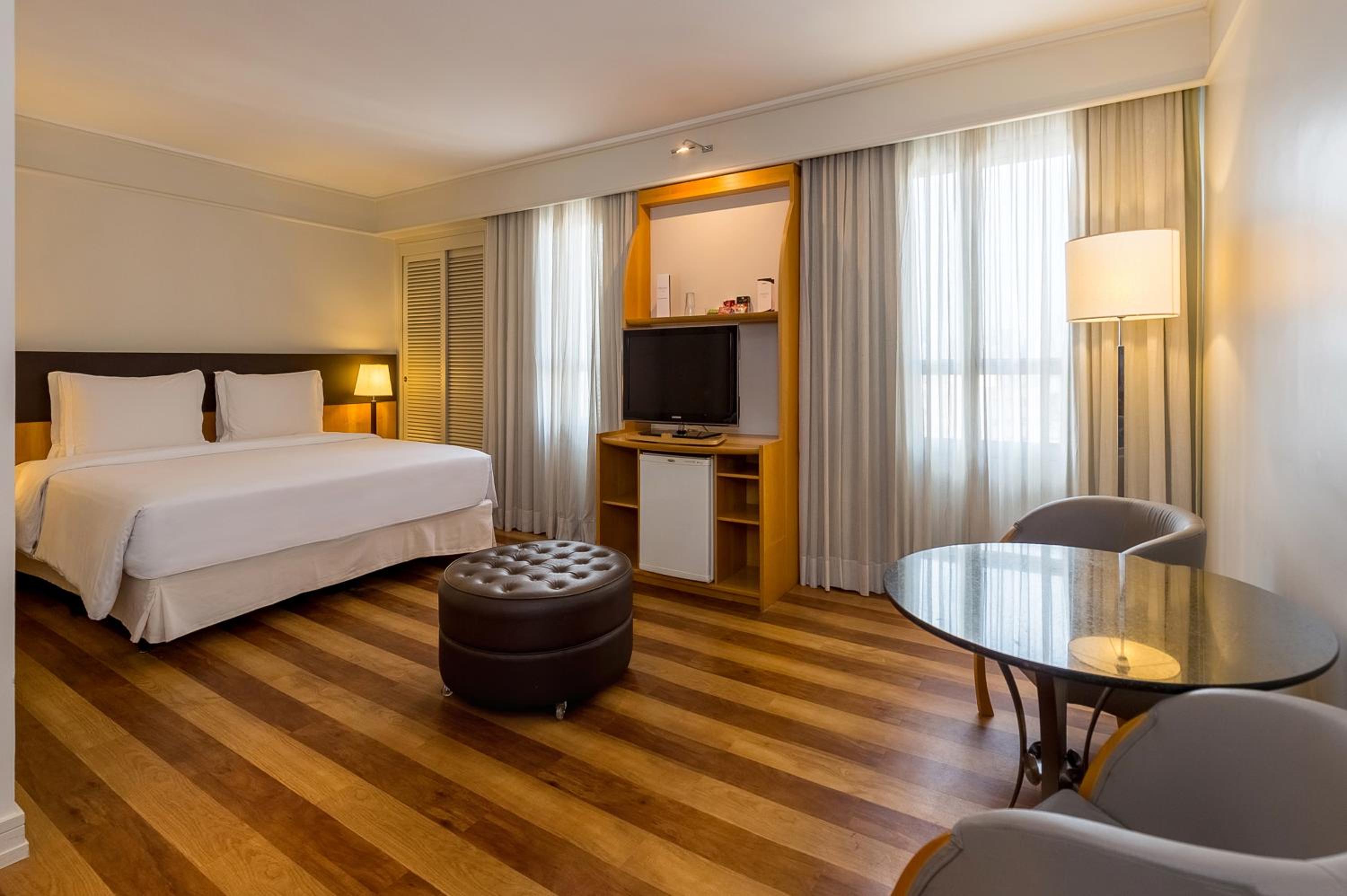 Deluxe King Room photo 1