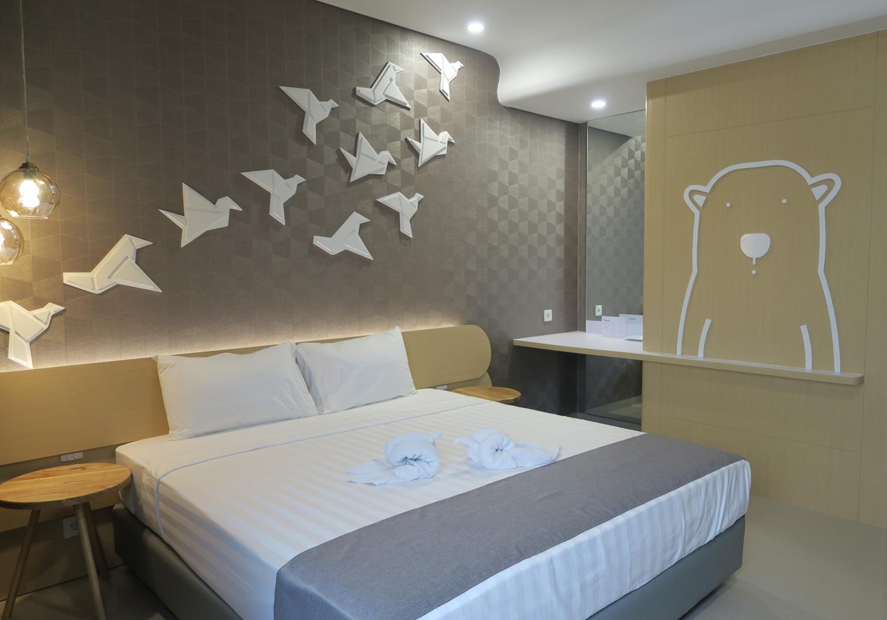 Deluxe Double Room (2 Adults + 1 Child) - Photo 3
