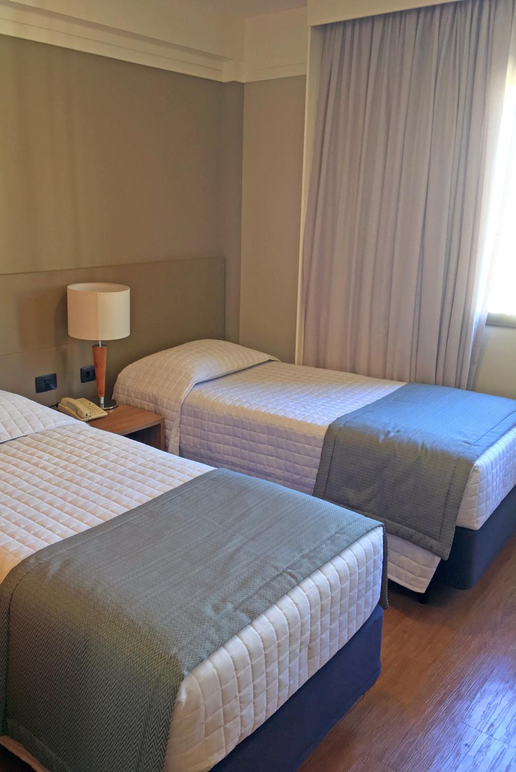 Standard Twin Room - Photo 4