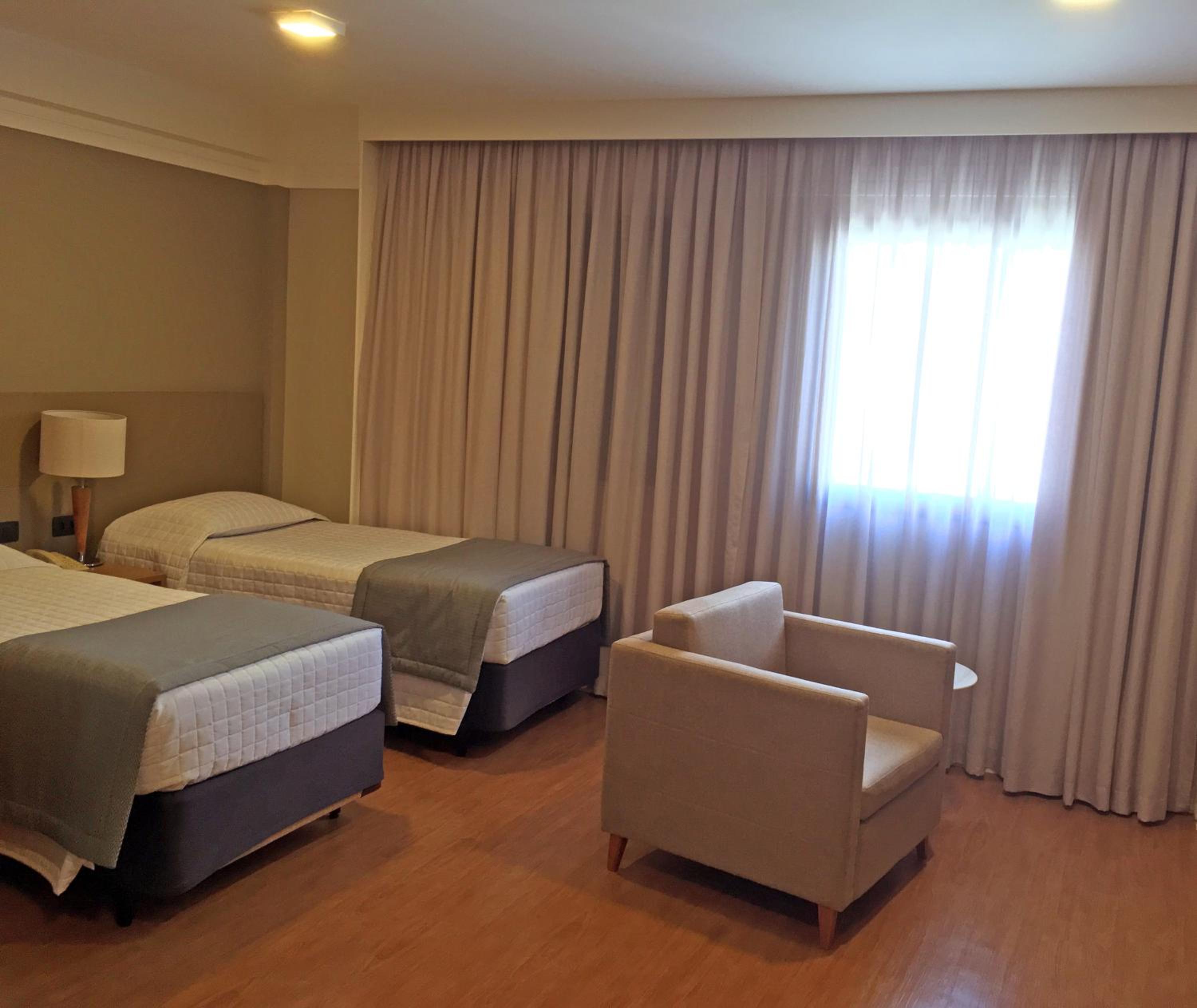 Standard Twin Room - Photo 2