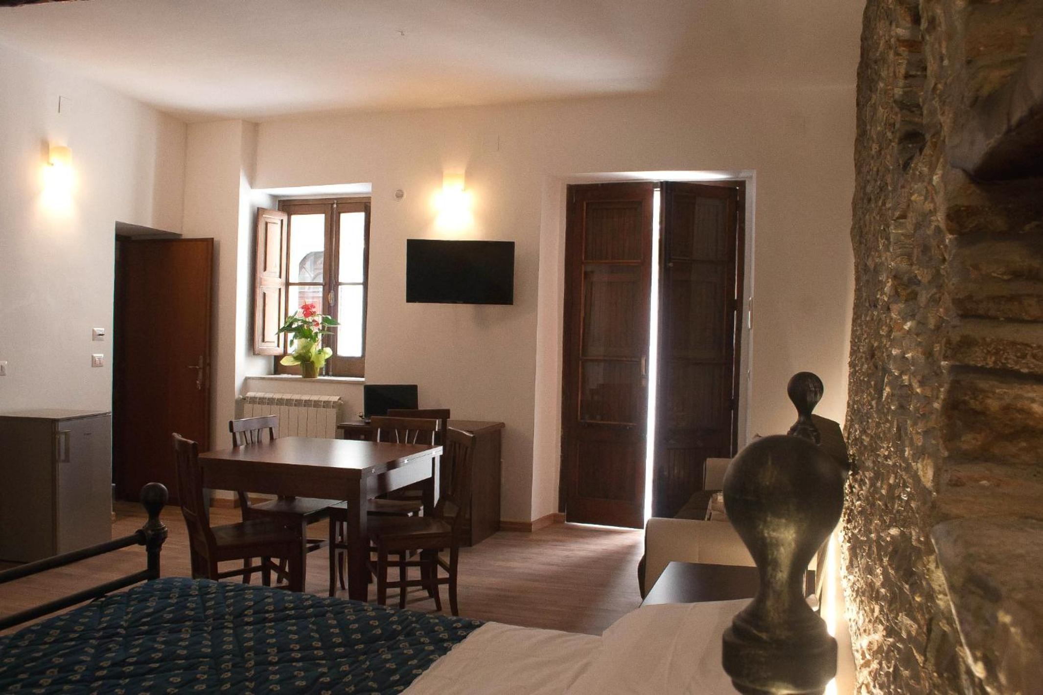 Deluxe Room - Photo 2