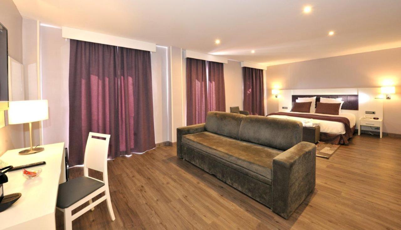 Suite - Photo 18