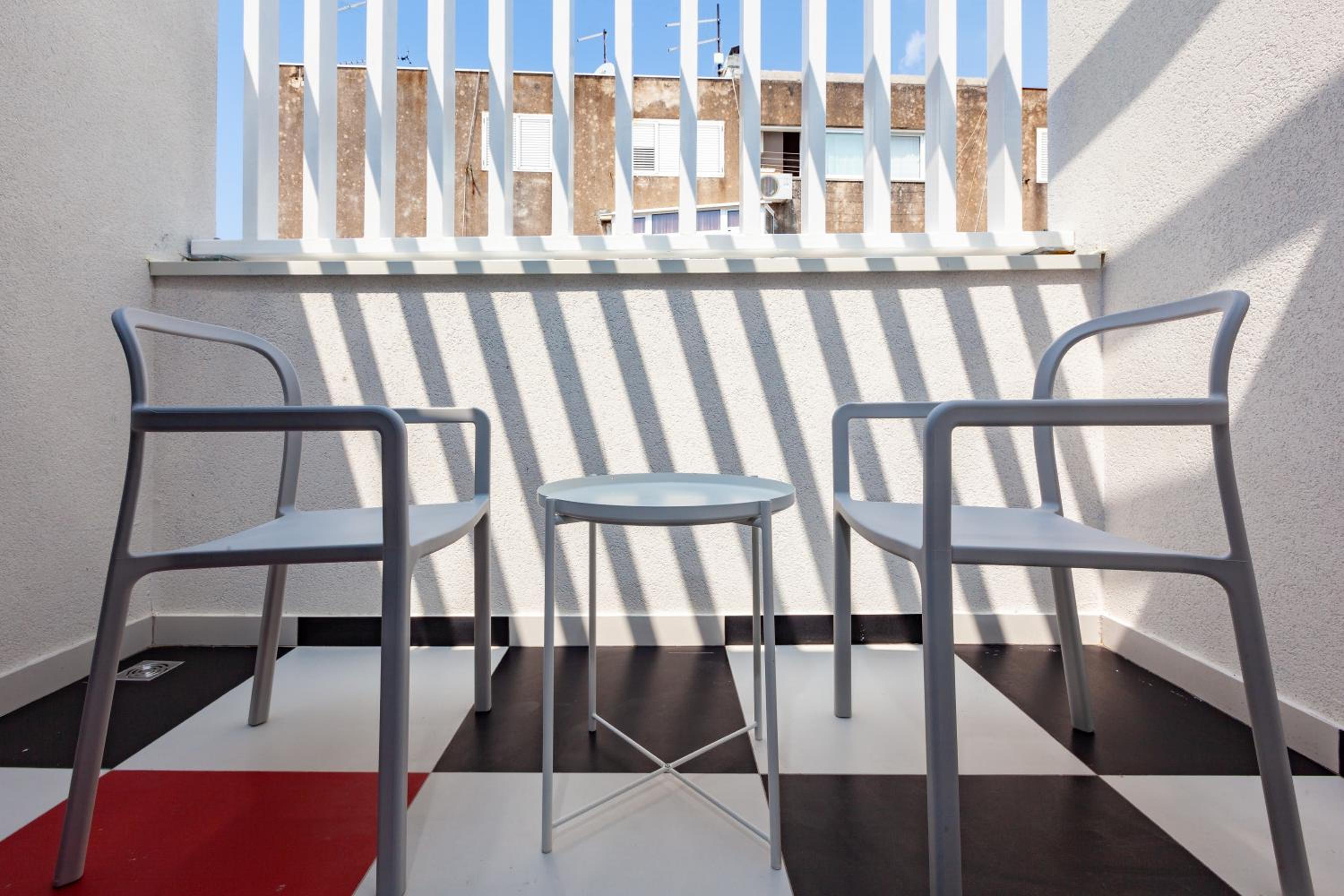 Deluxe Double Room with Balcony - Photo 5