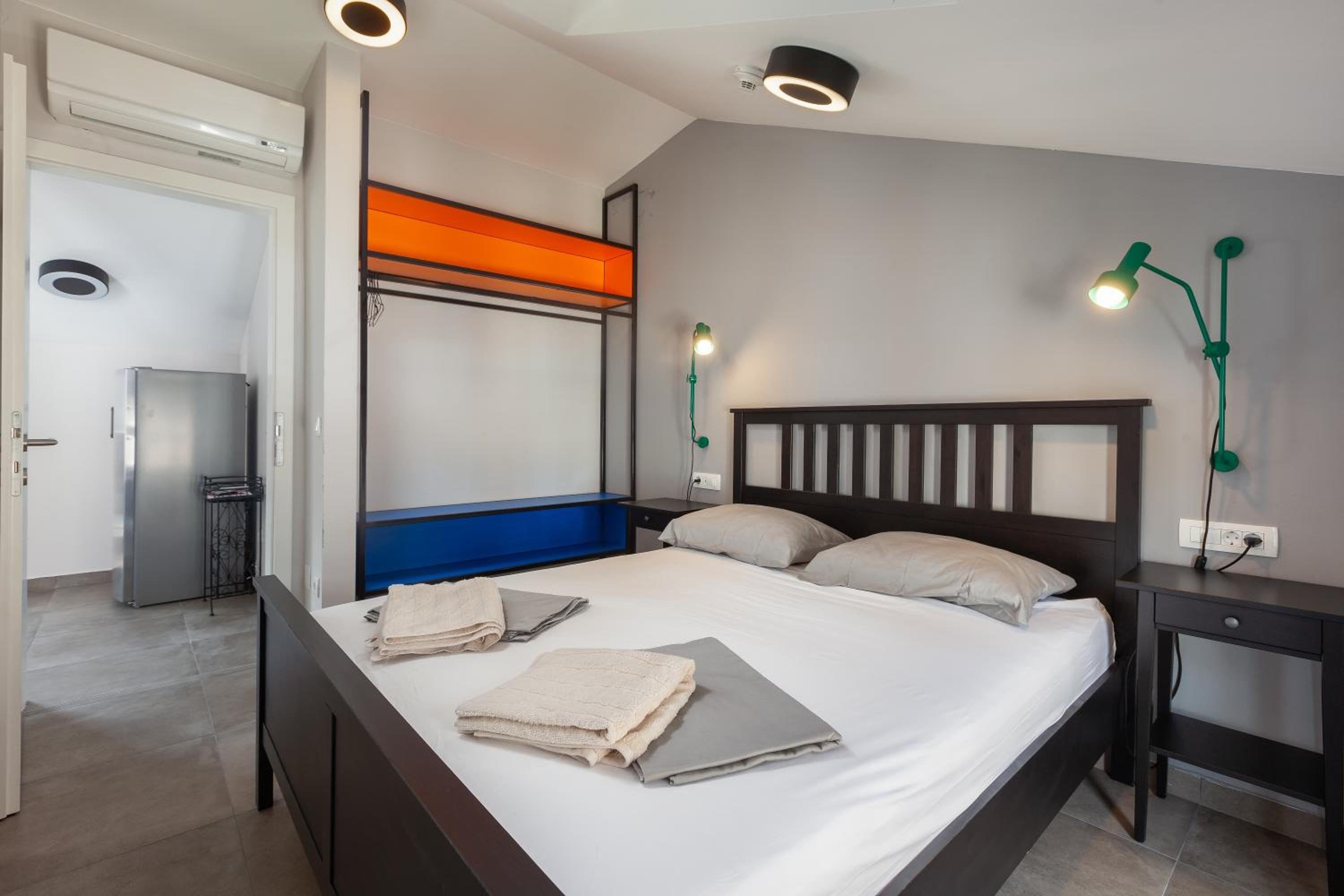 Deluxe Double Room with Balcony - Photo 4