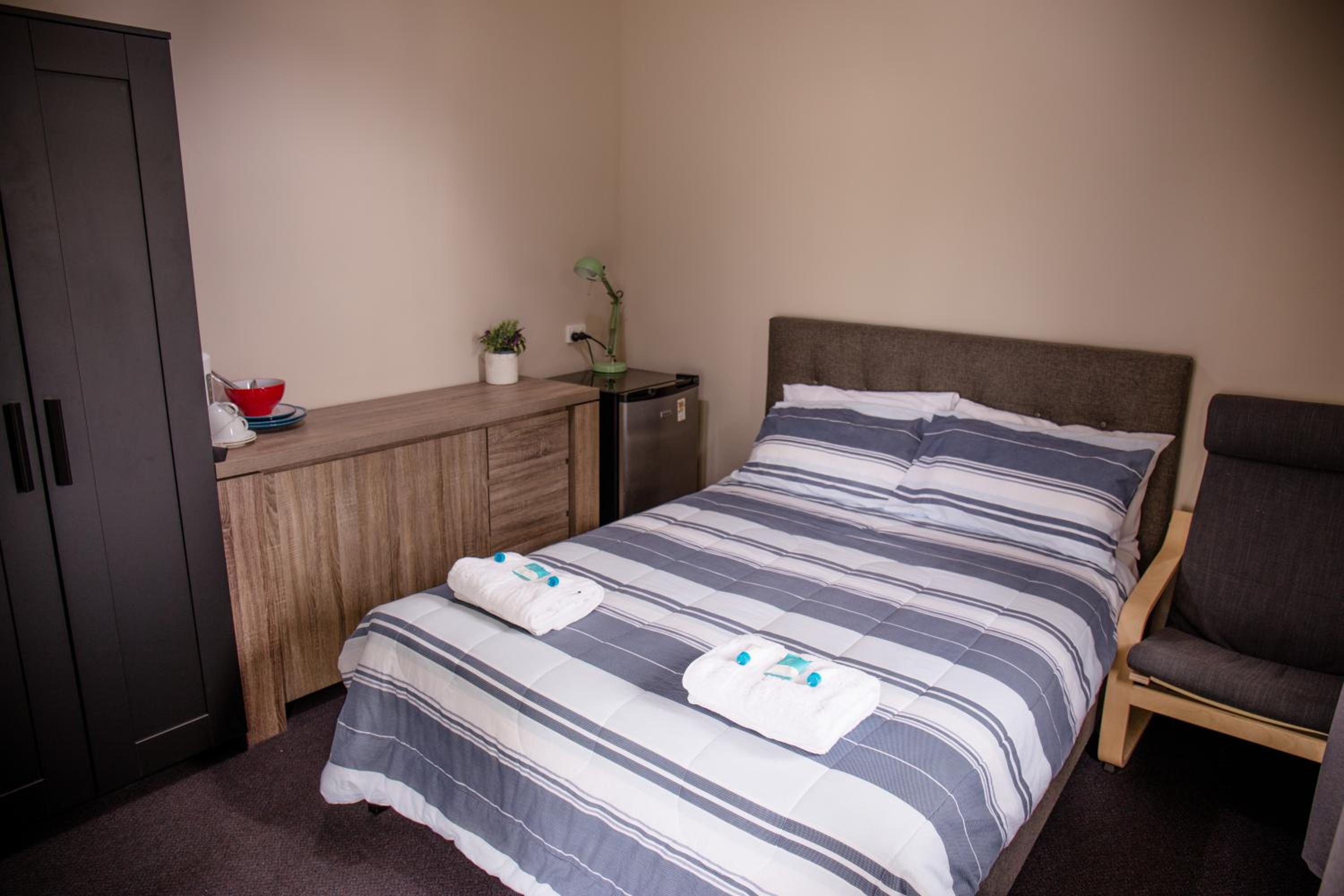 Deluxe Double Room with Shower - Photo 2
