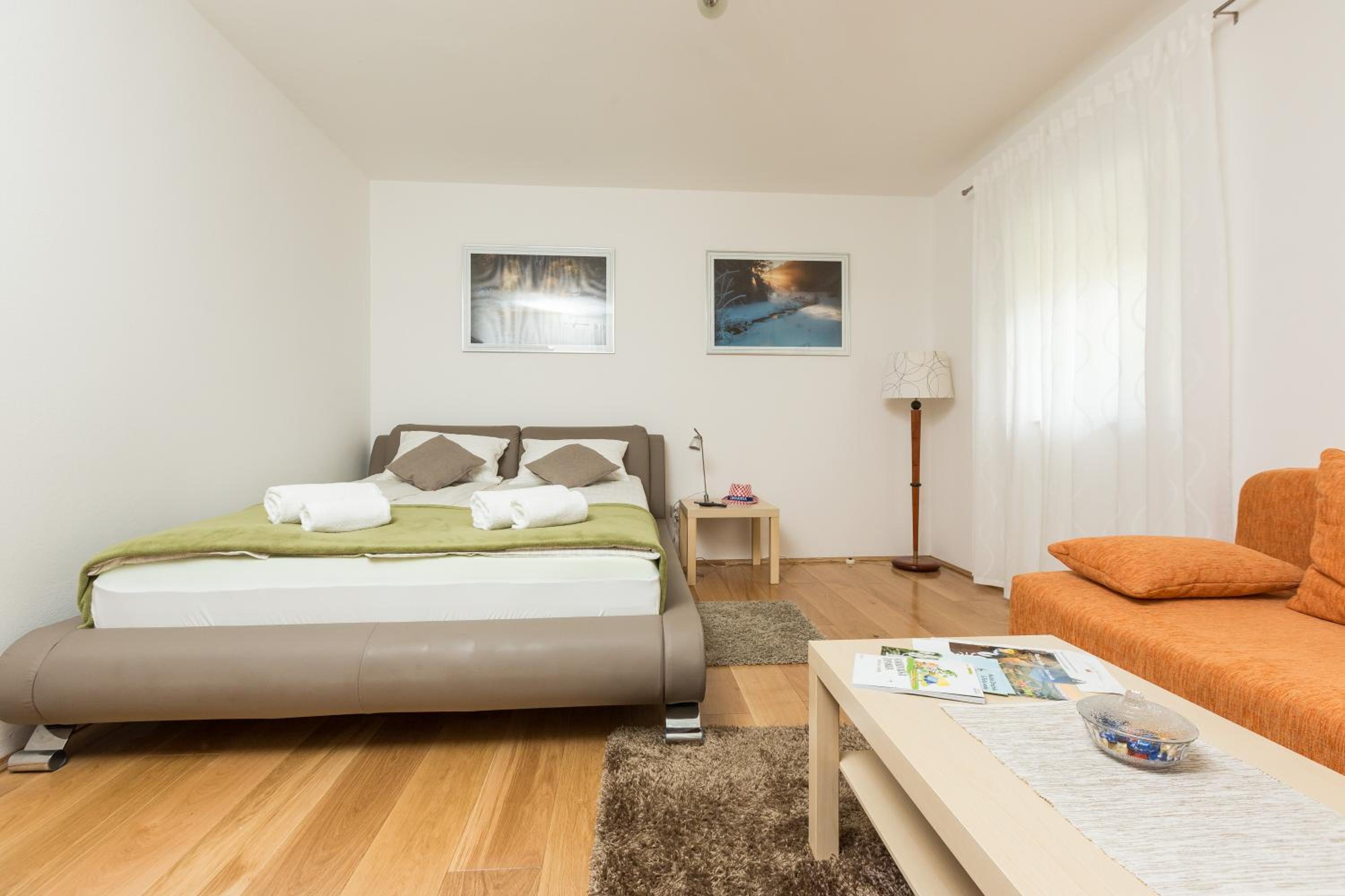 Apartment - Ground Floor - Photo 1