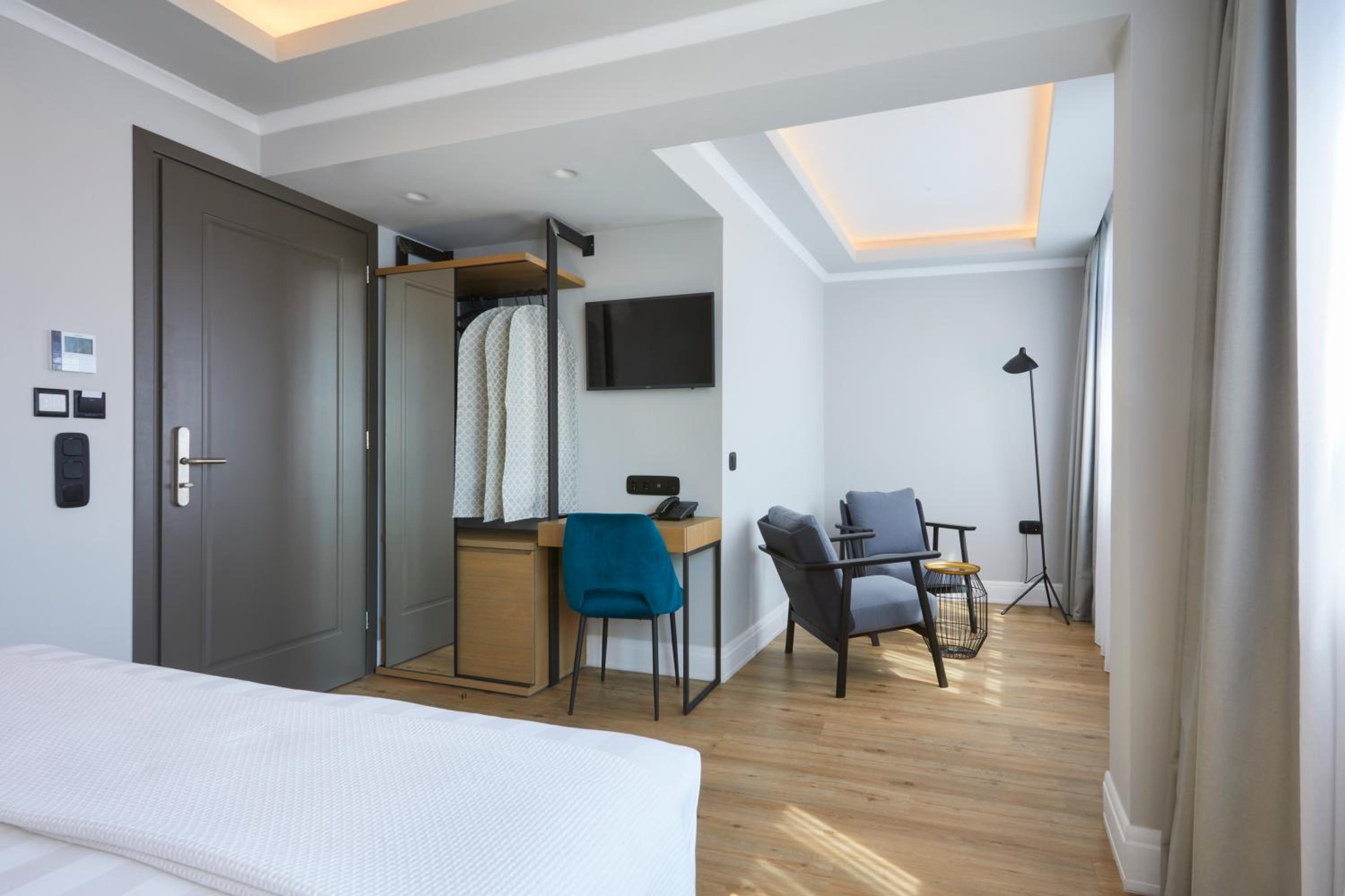 Junior Suite with Park View photo 2