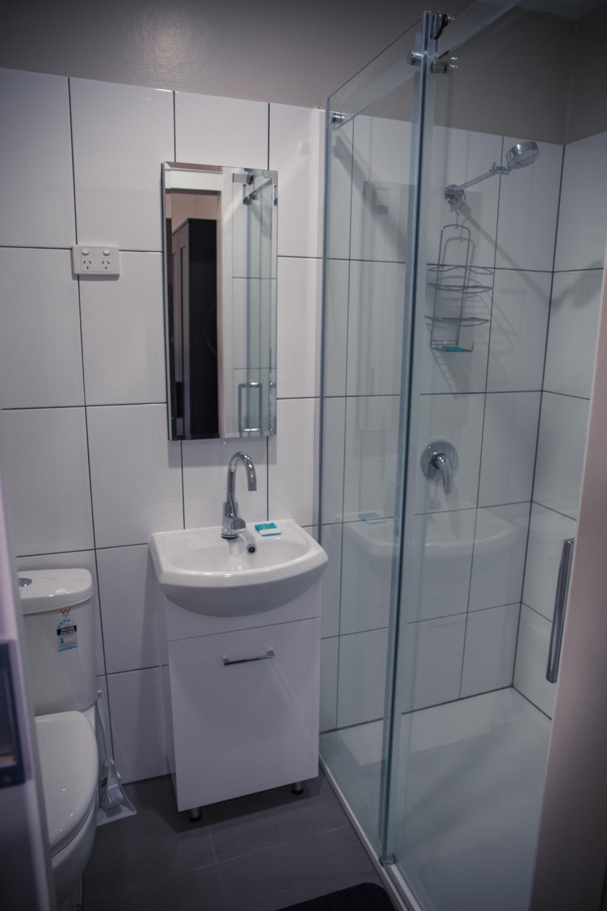 Deluxe Double Room with Shower - Photo 14