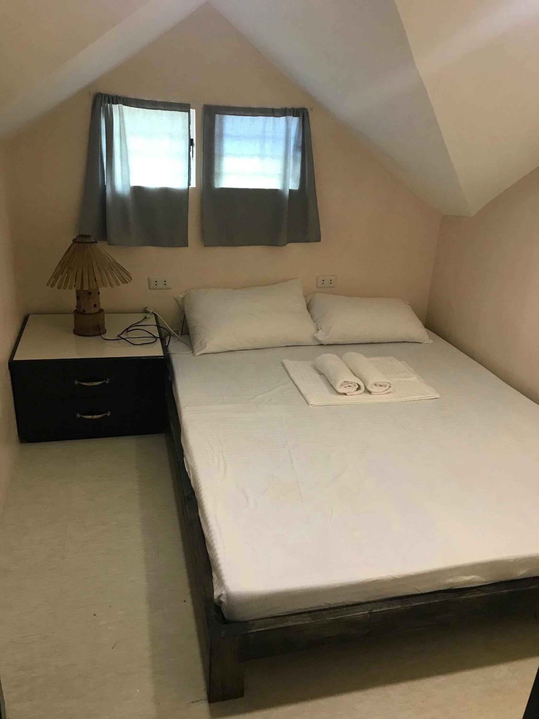 Attic Queen Room With Shared Bathroom