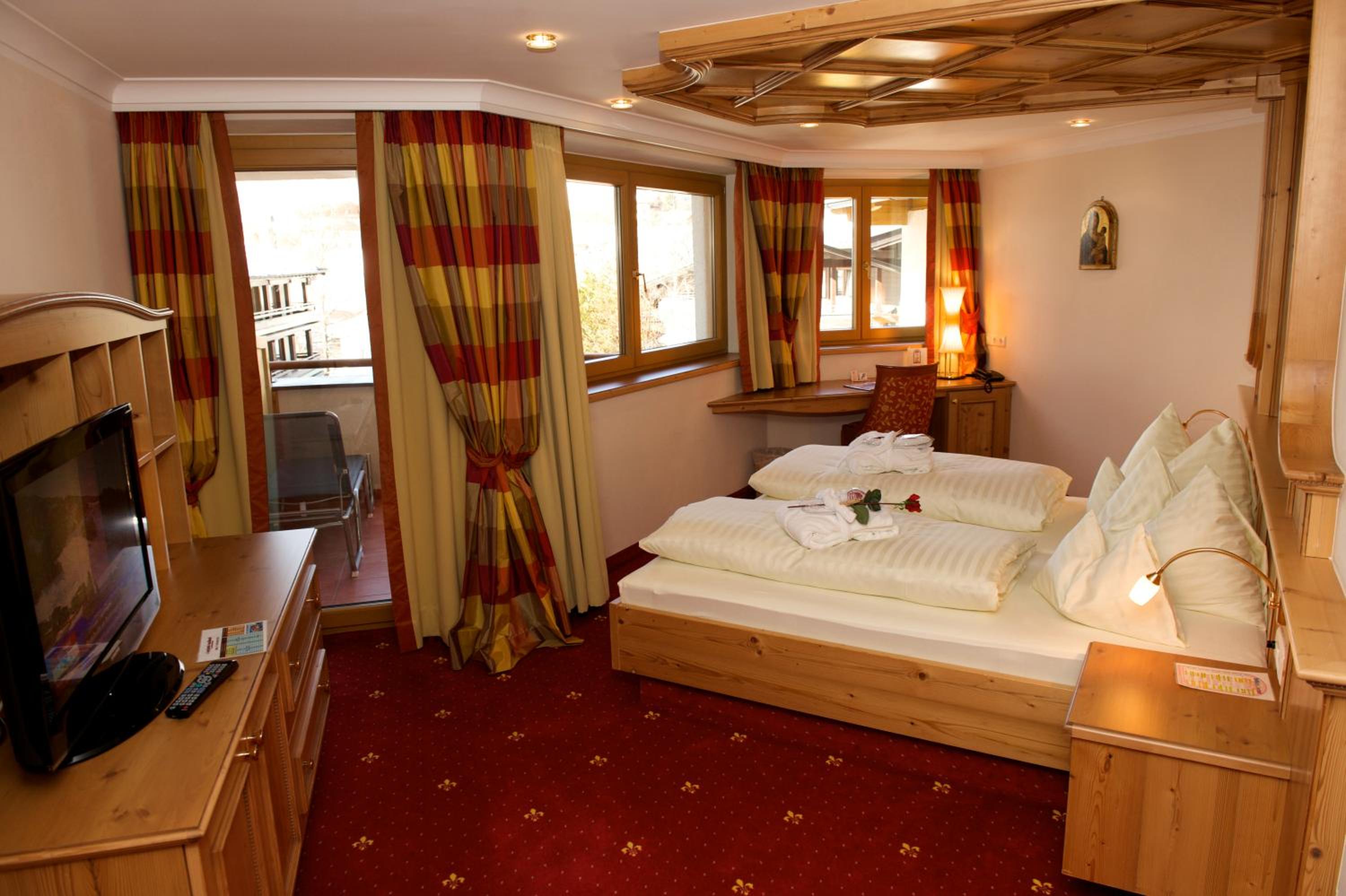 Two-Bedroom Suite - Photo 3