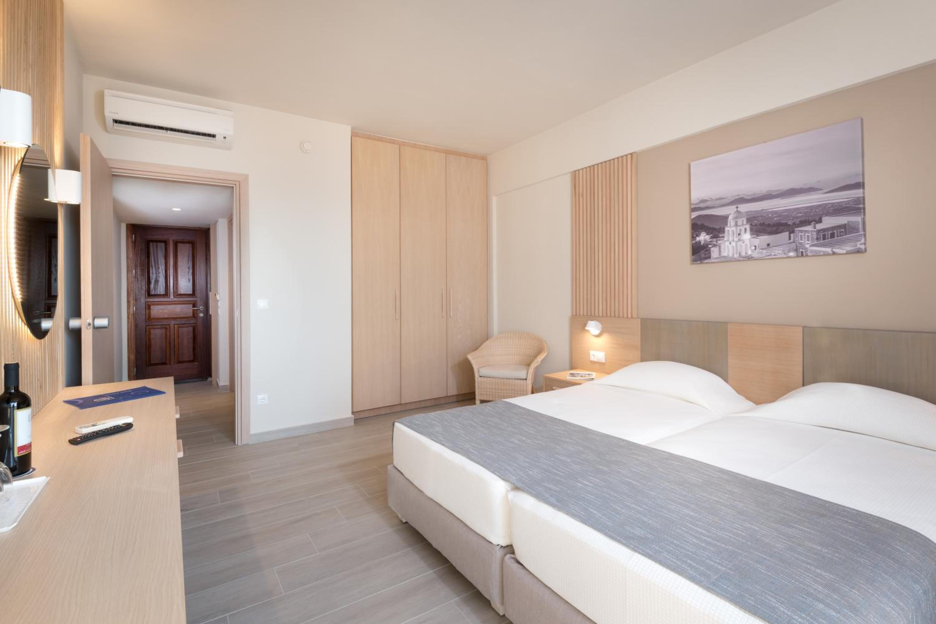 Quarto Familiar com Vista para a Piscina