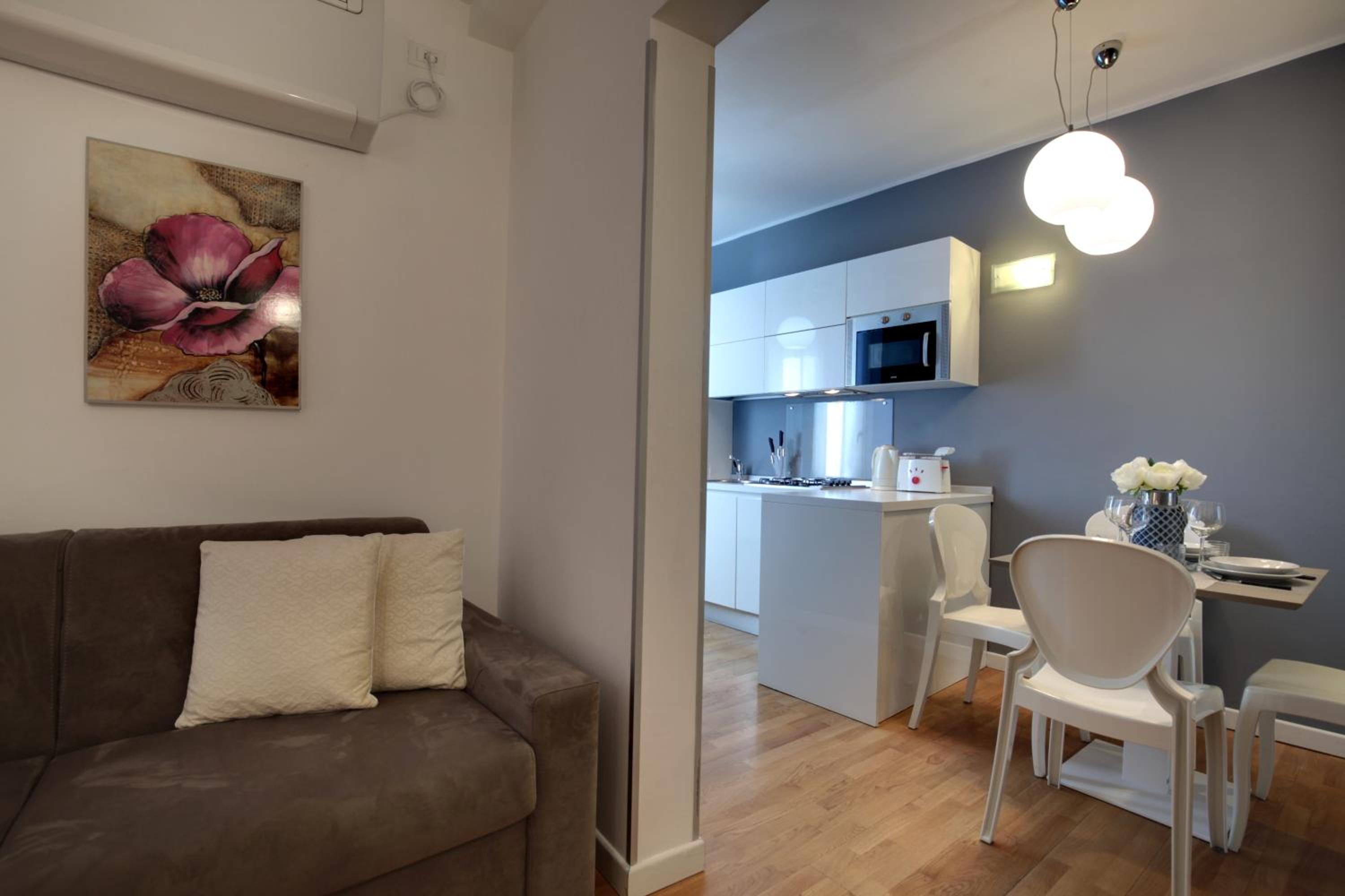 One-Bedroom Apartment photo 2