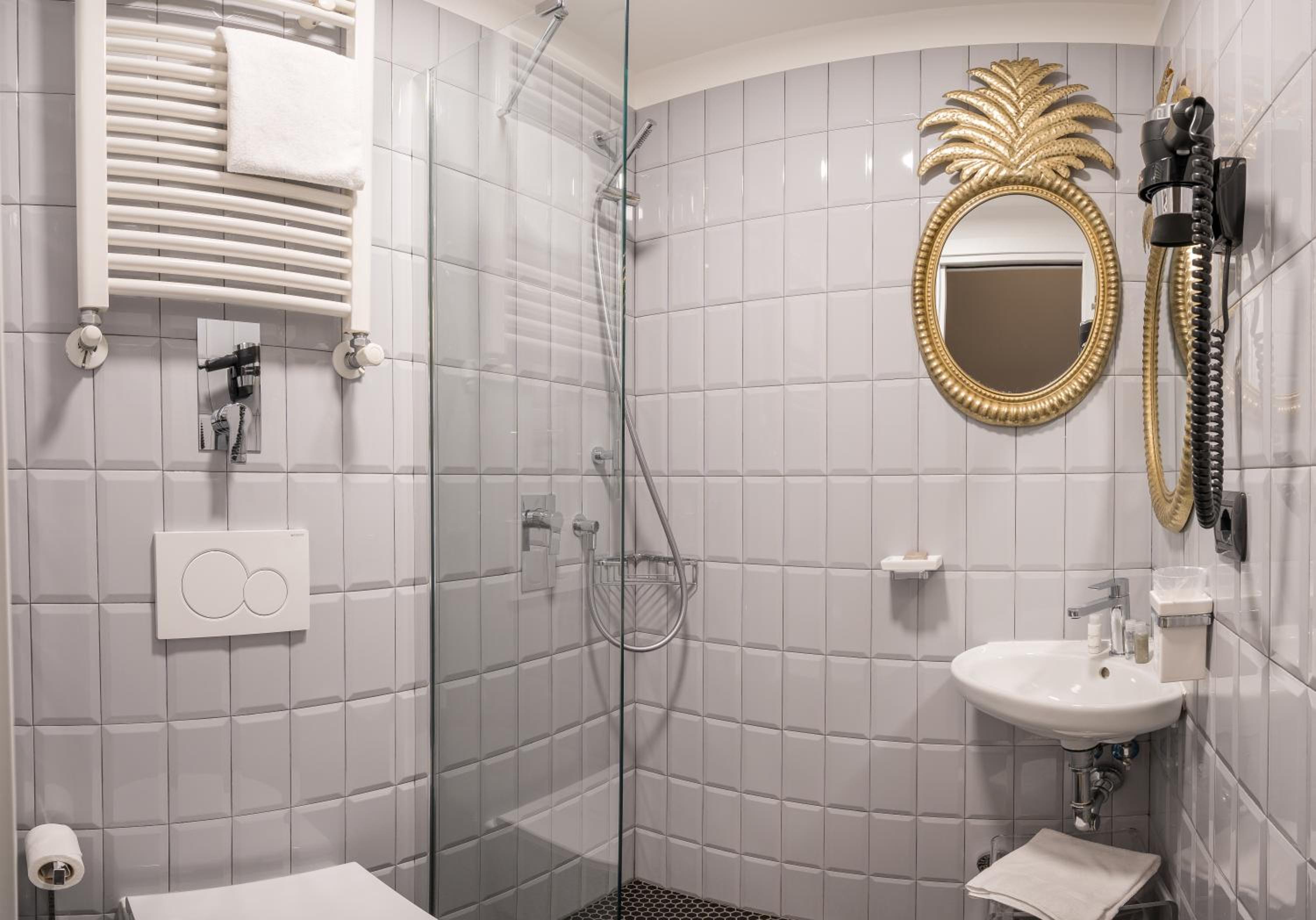 Small Single Room photo 3