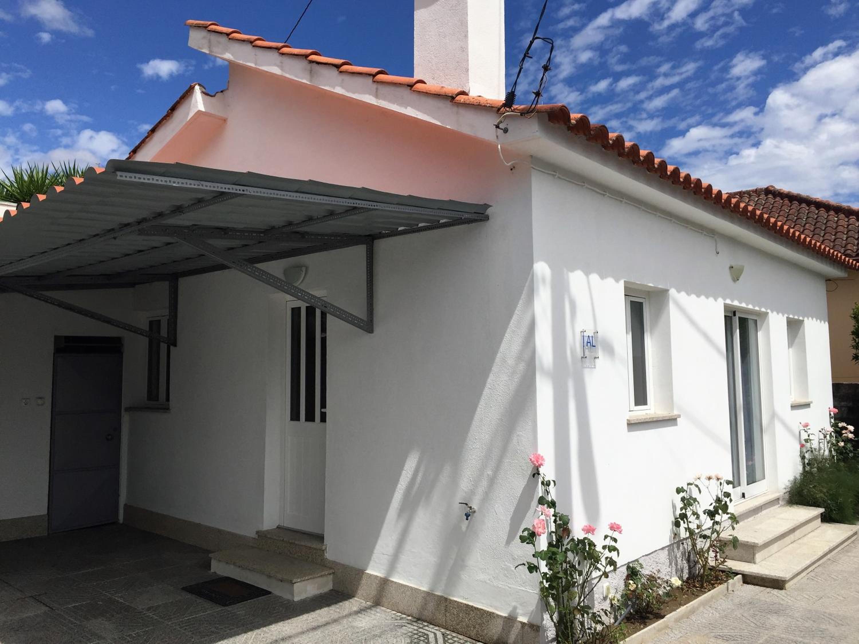 Two-Bedroom House - Photo 2