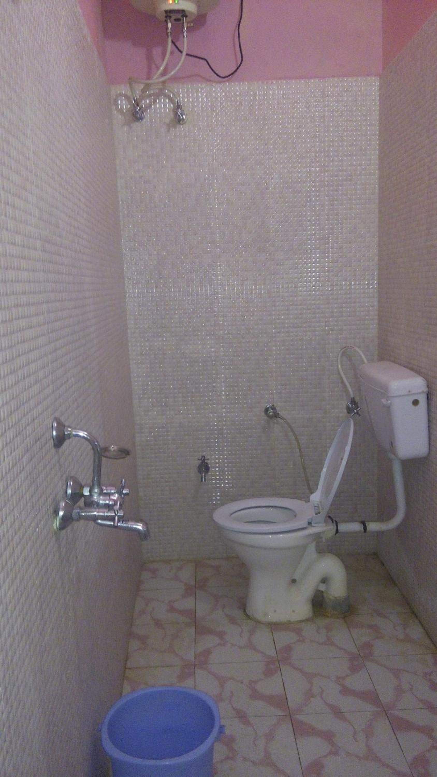 Budget Twin Room - Photo 12