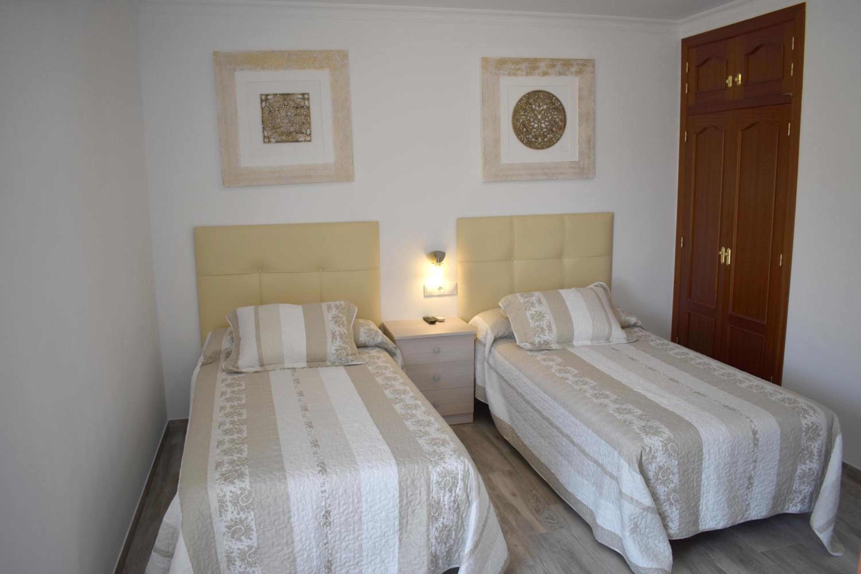 Twin Room with Terrace - Photo 1