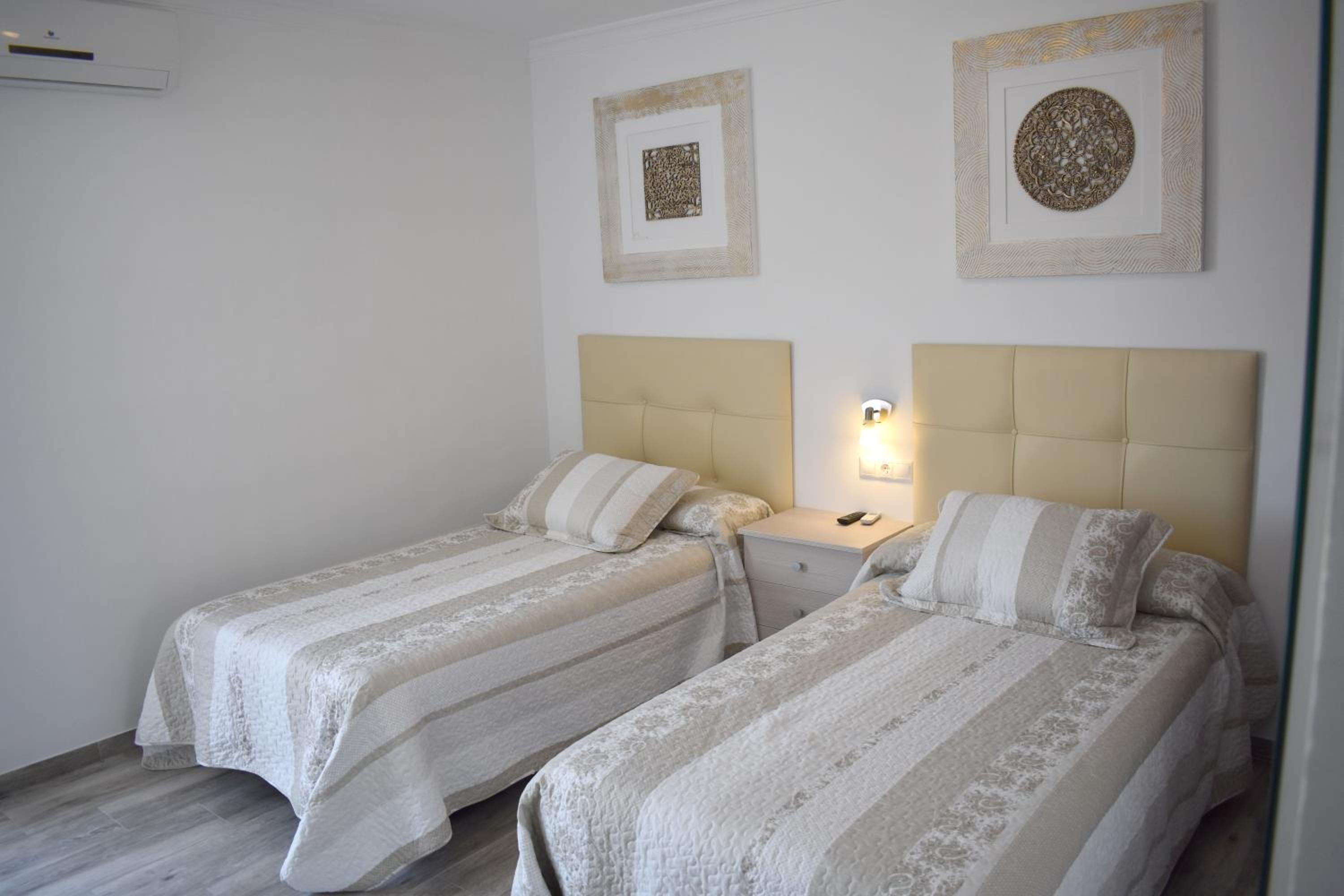 Twin Room with Terrace - Photo 3