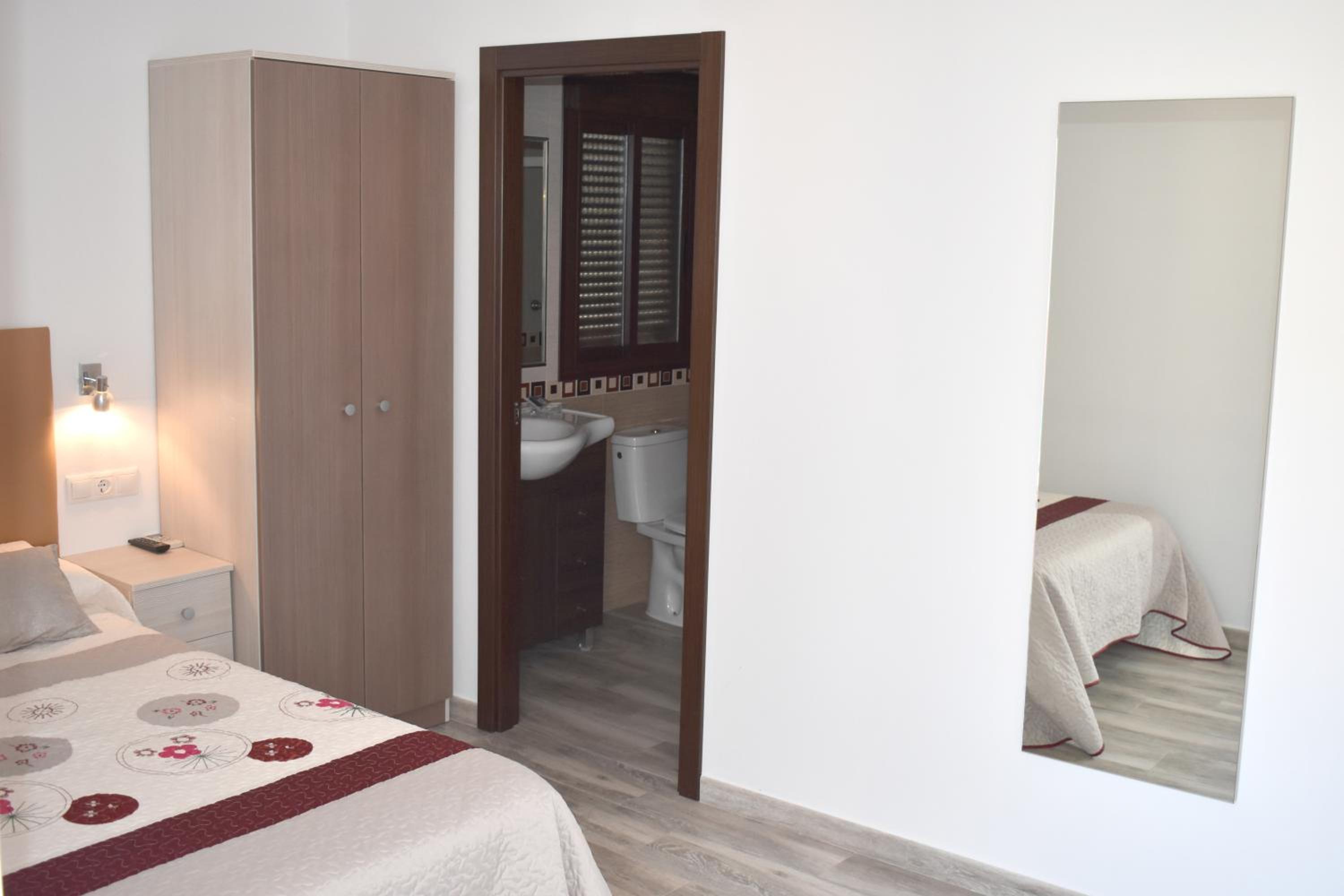 Double Room with Terrace - Photo 8