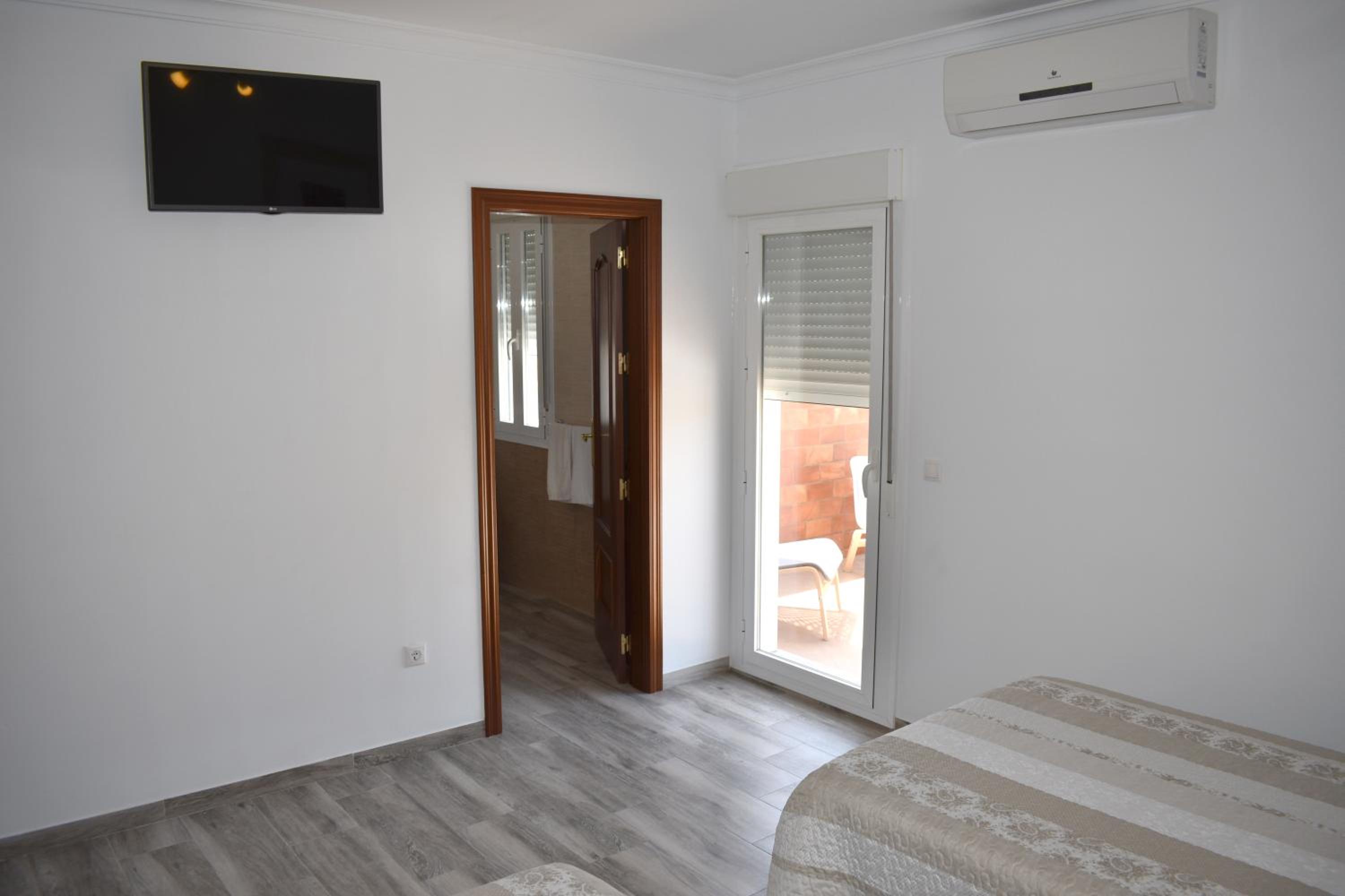 Twin Room with Terrace - Photo 5