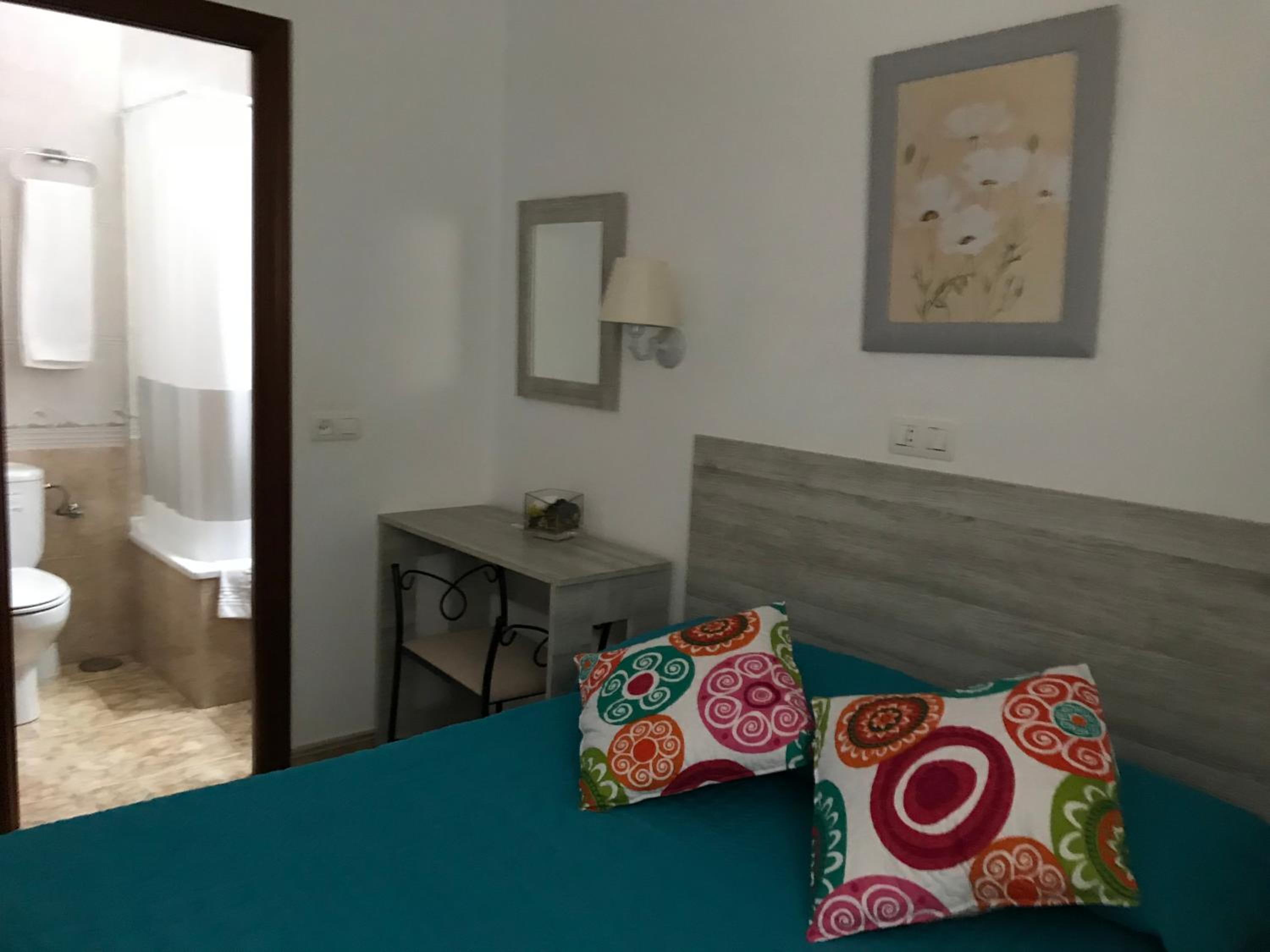 Twin Room - Photo 4