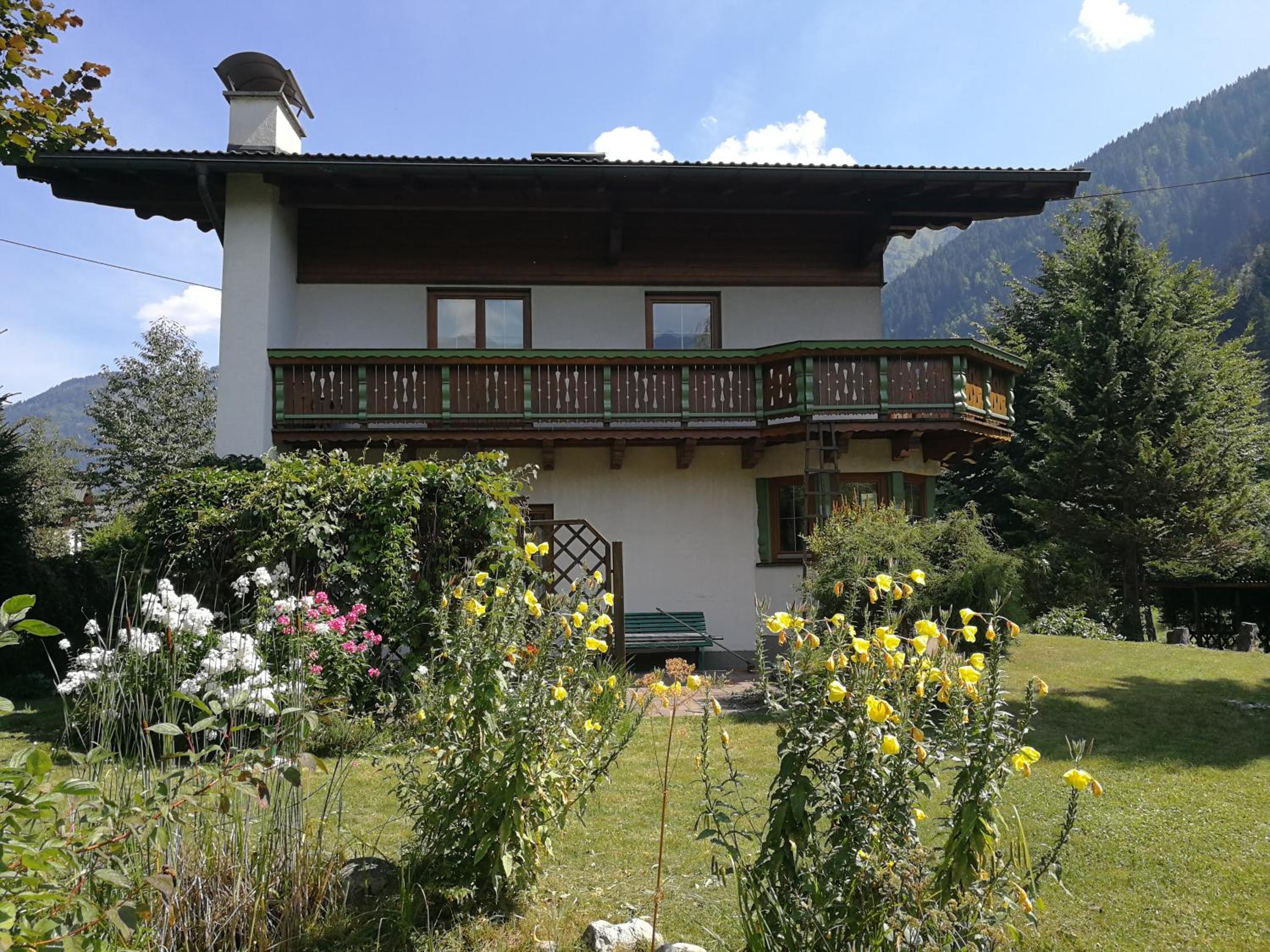 Four-Bedroom House photo 2