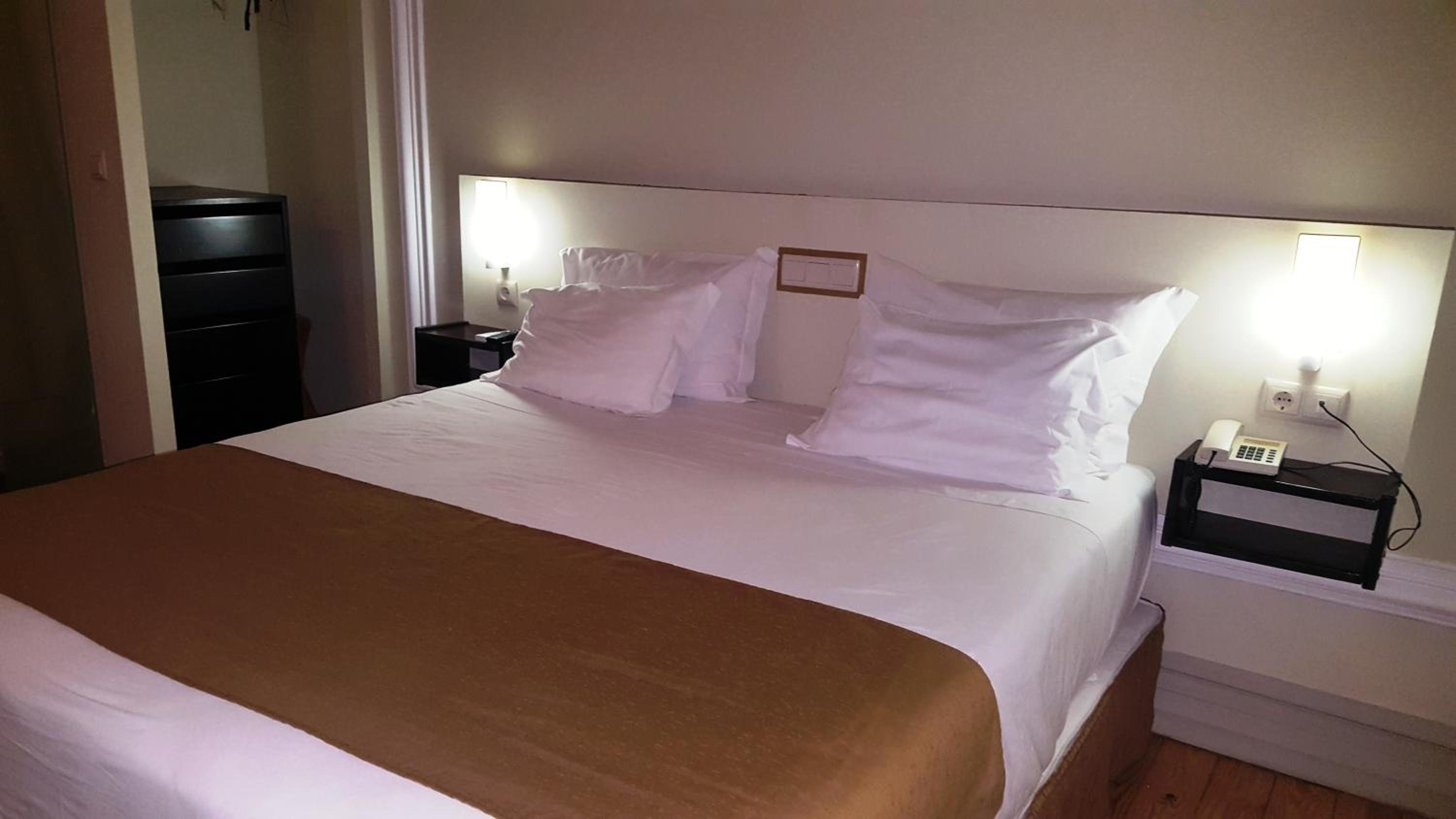 Standard Double or Twin Room - Photo 4