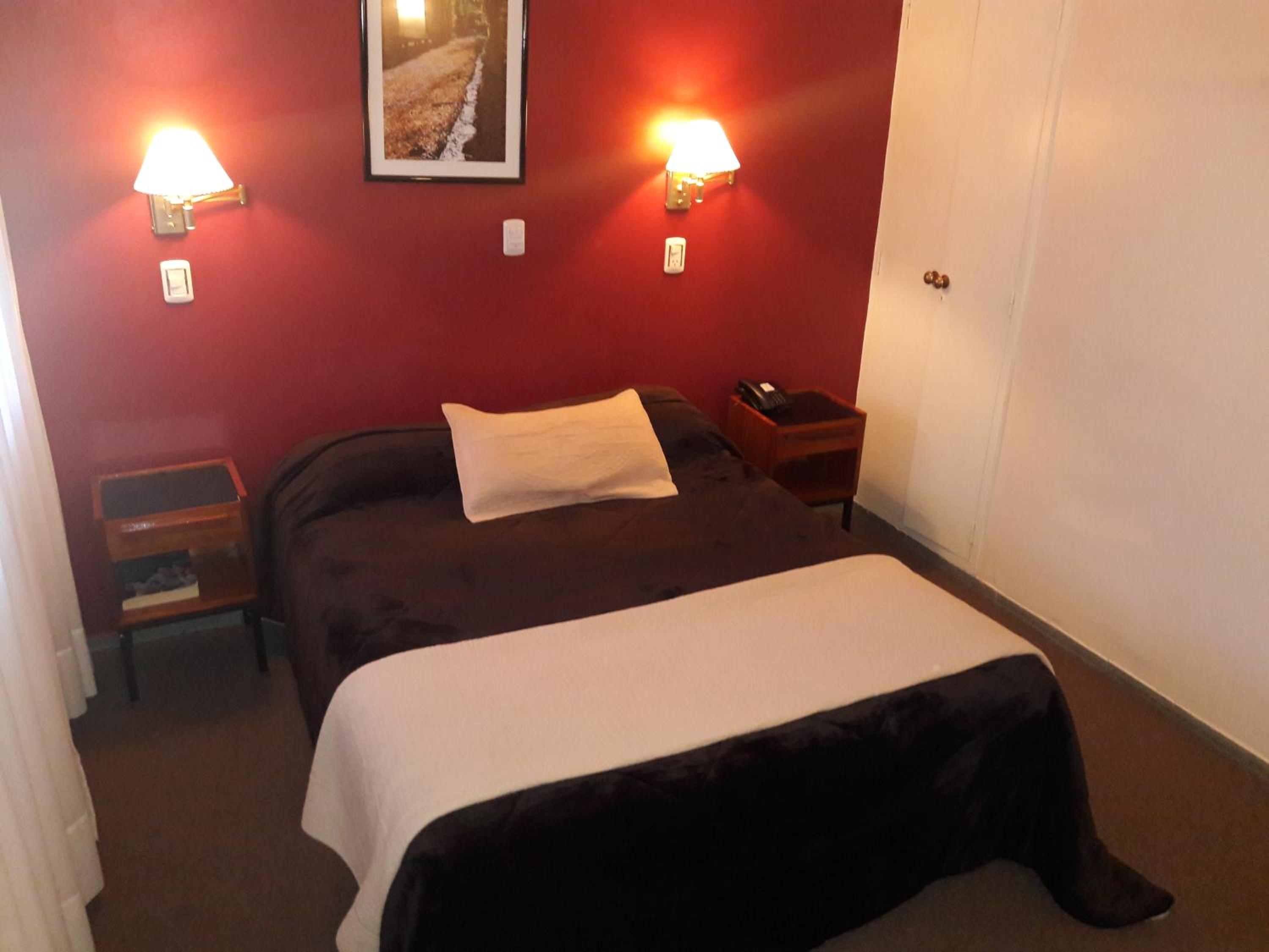 Queen Room photo 1
