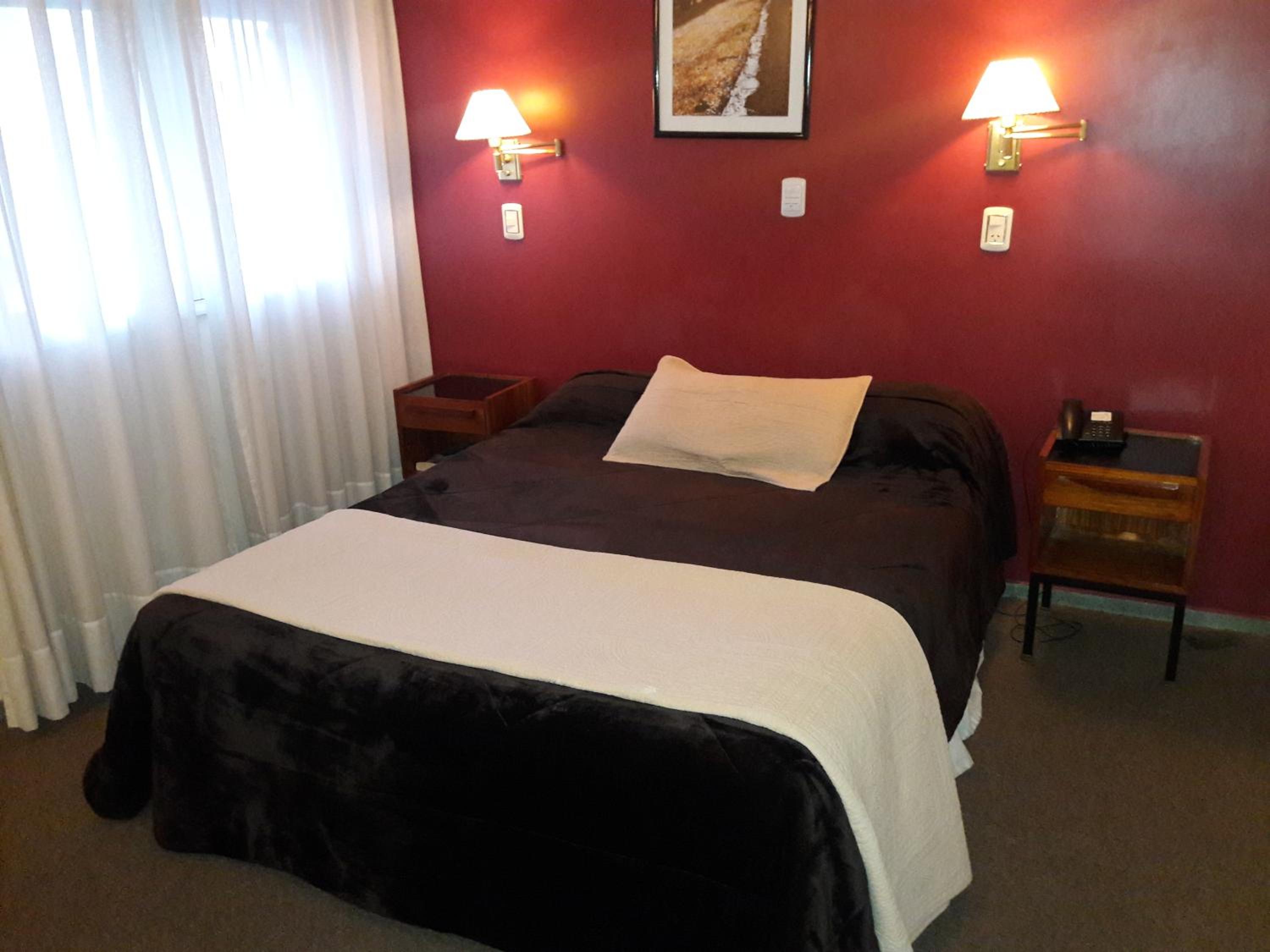 Queen Room photo 2