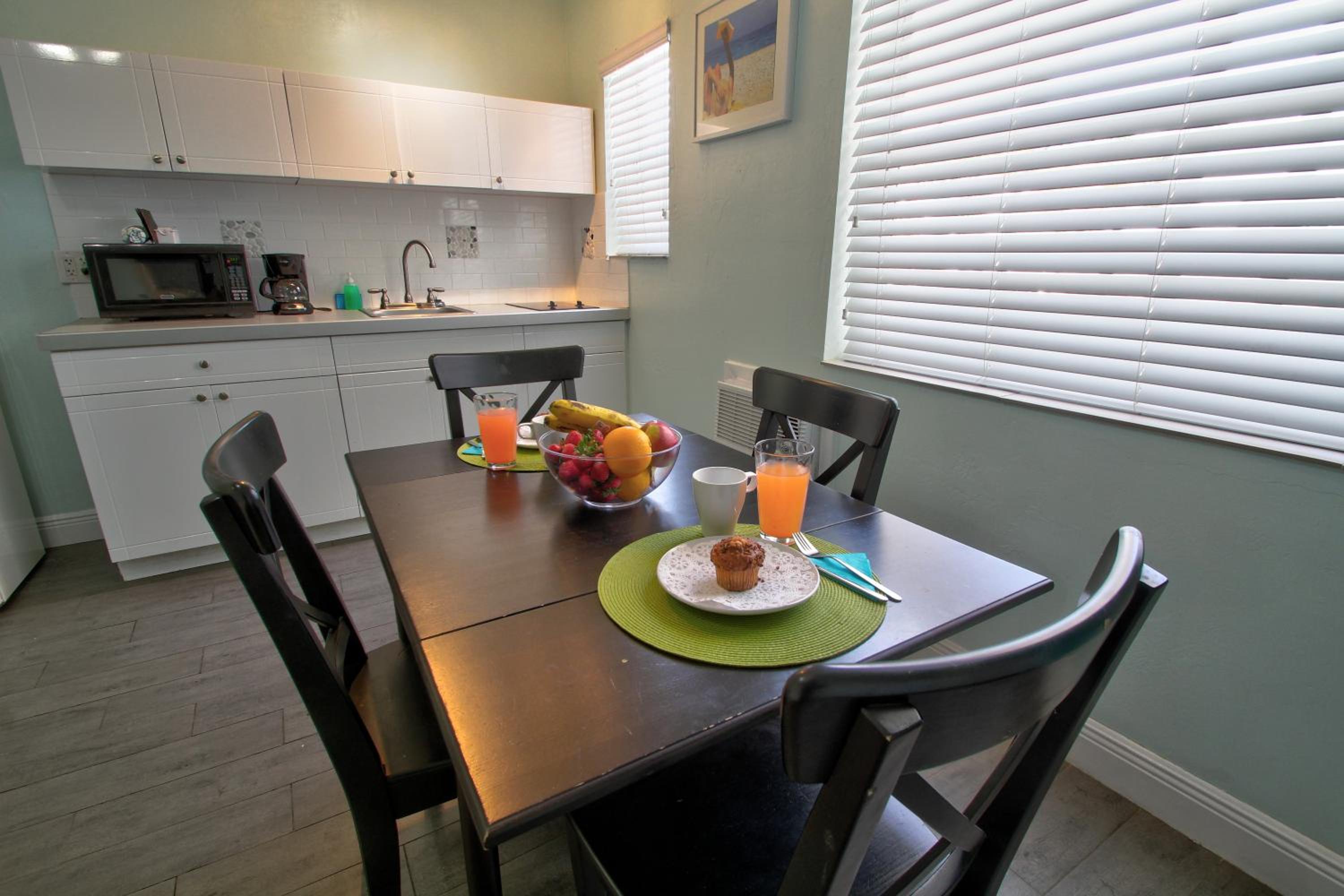 One-Bedroom Suite - Photo 2