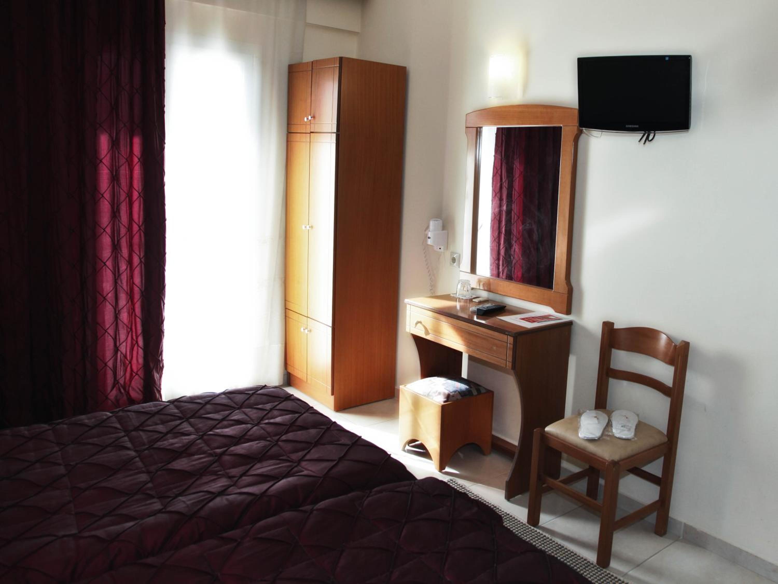 Standard Double/Twin Room - Photo 11