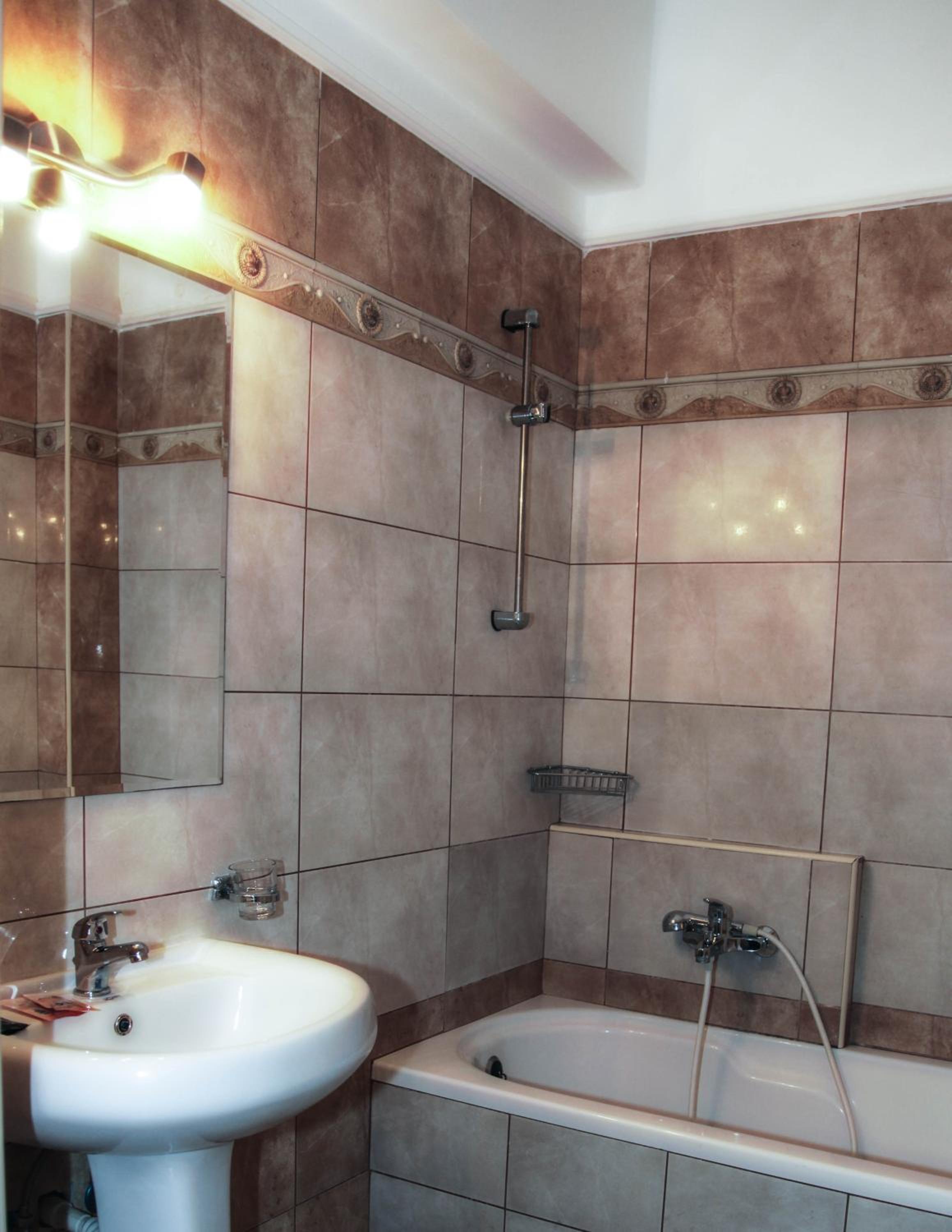 Standard Double/Twin Room - Photo 10