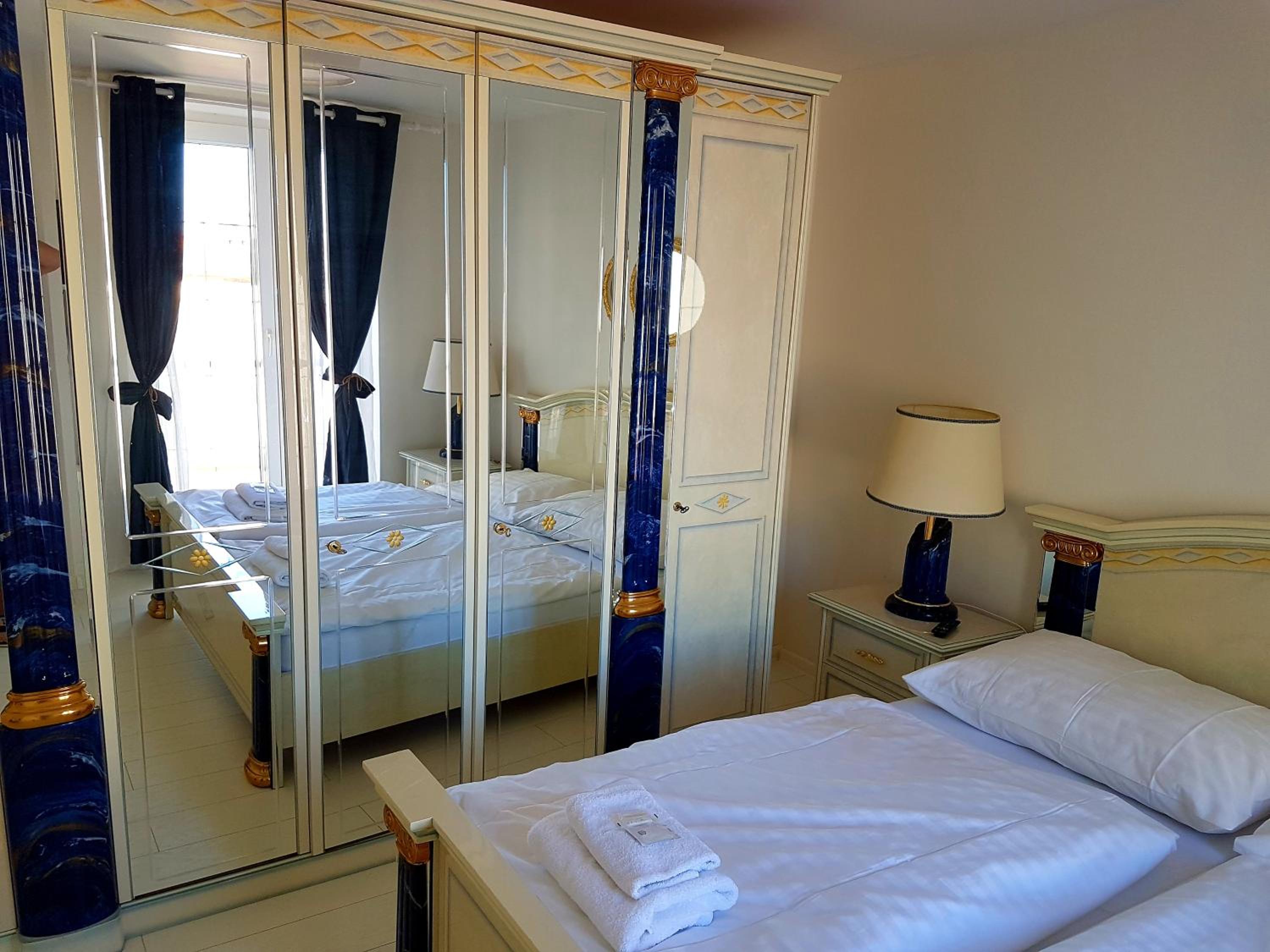 Suite - Photo 3
