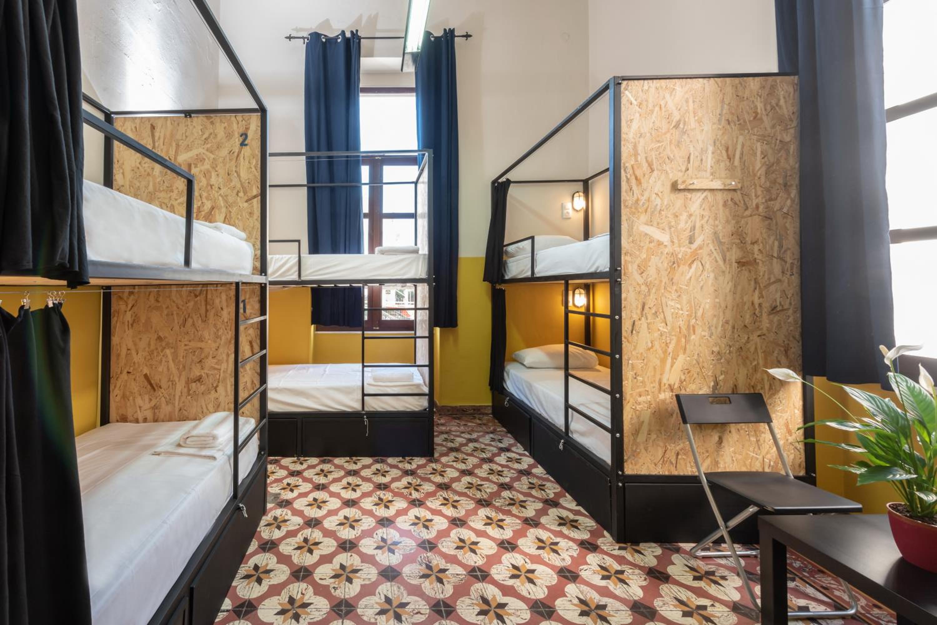 Bed in 6-Bed Mixed Dormitory Room photo 2