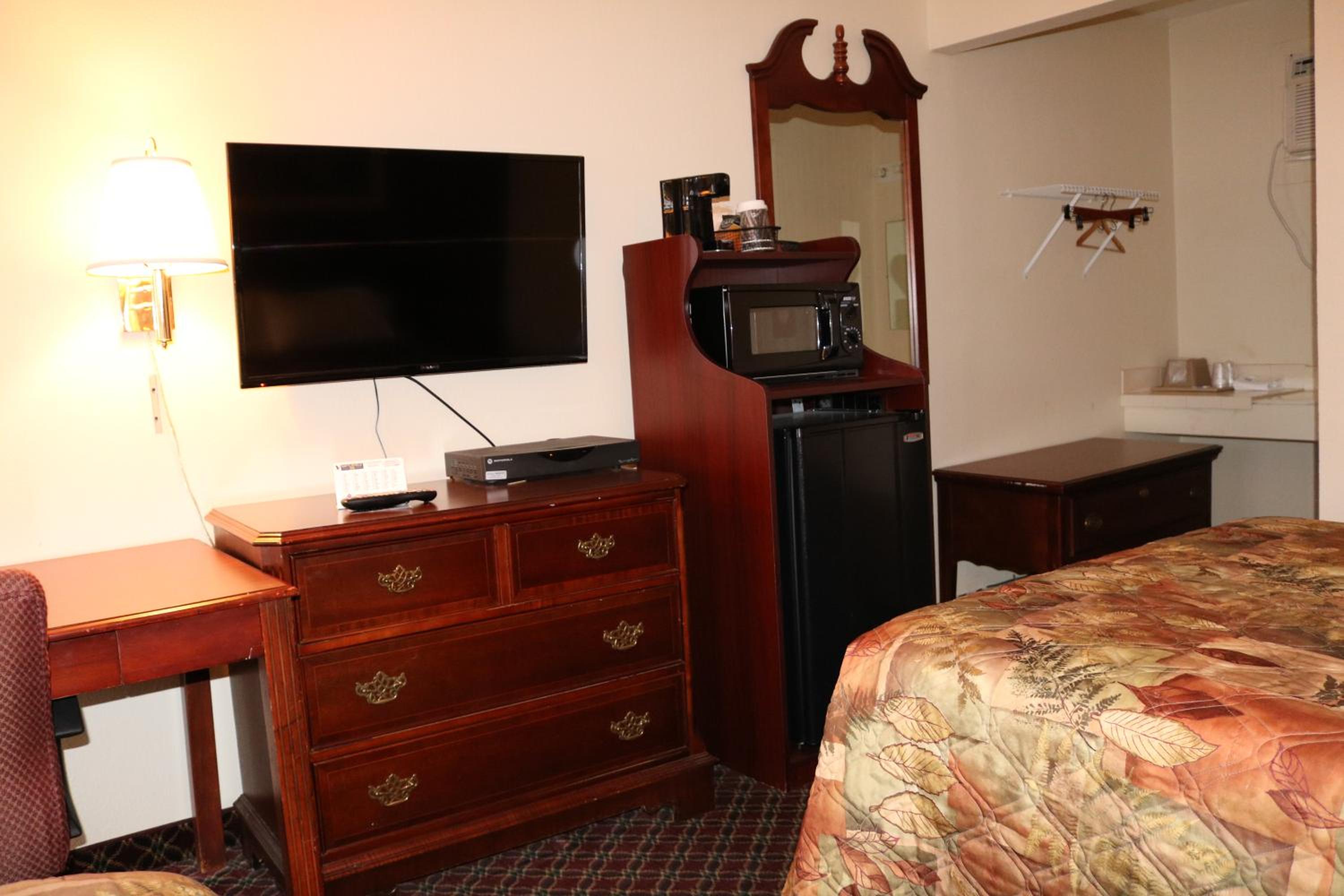 King Room - Non-Smoking - Photo 10
