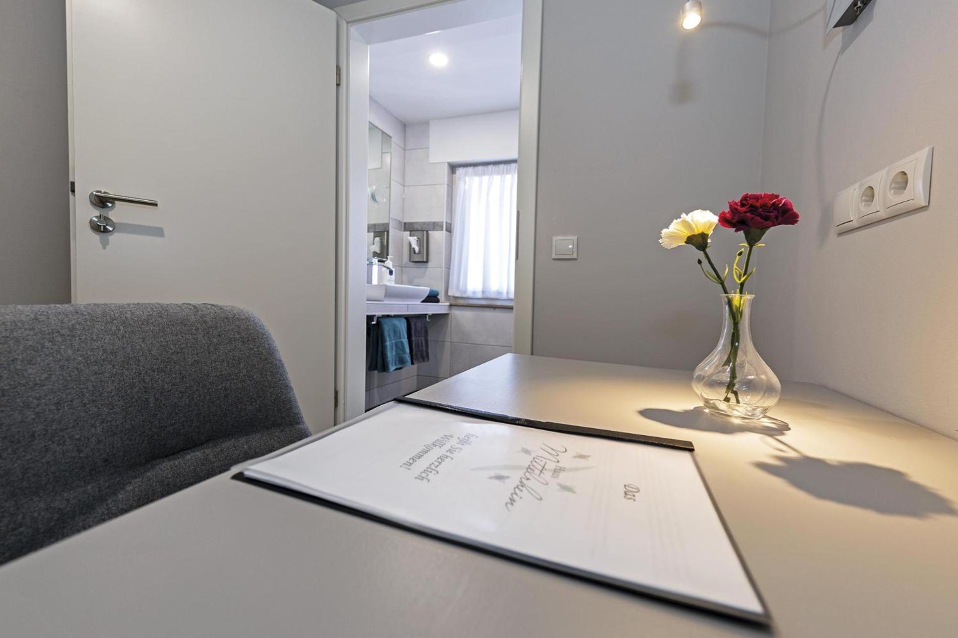 Double Room - Photo 7