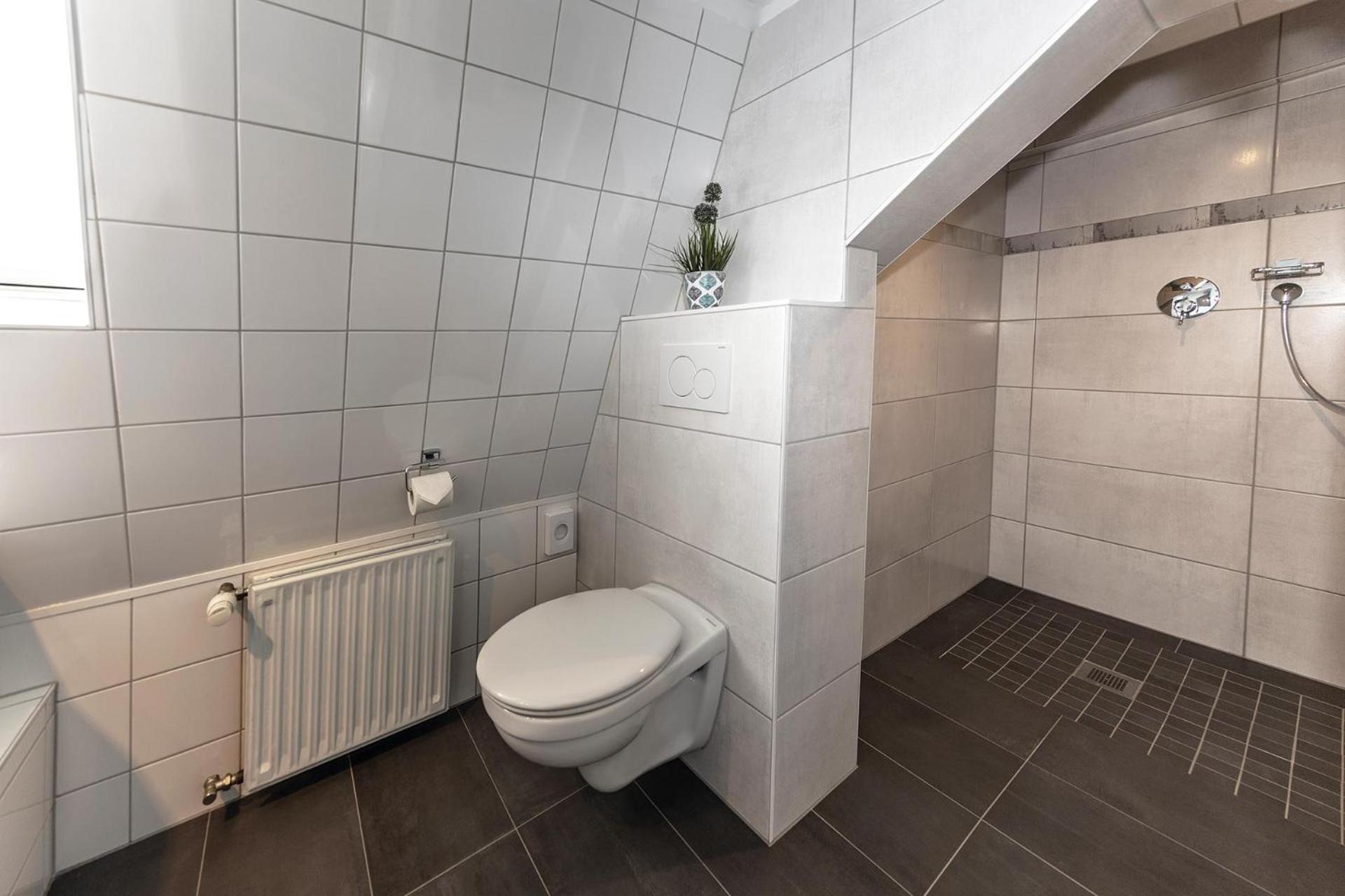Double Room with Balcony - Photo 9