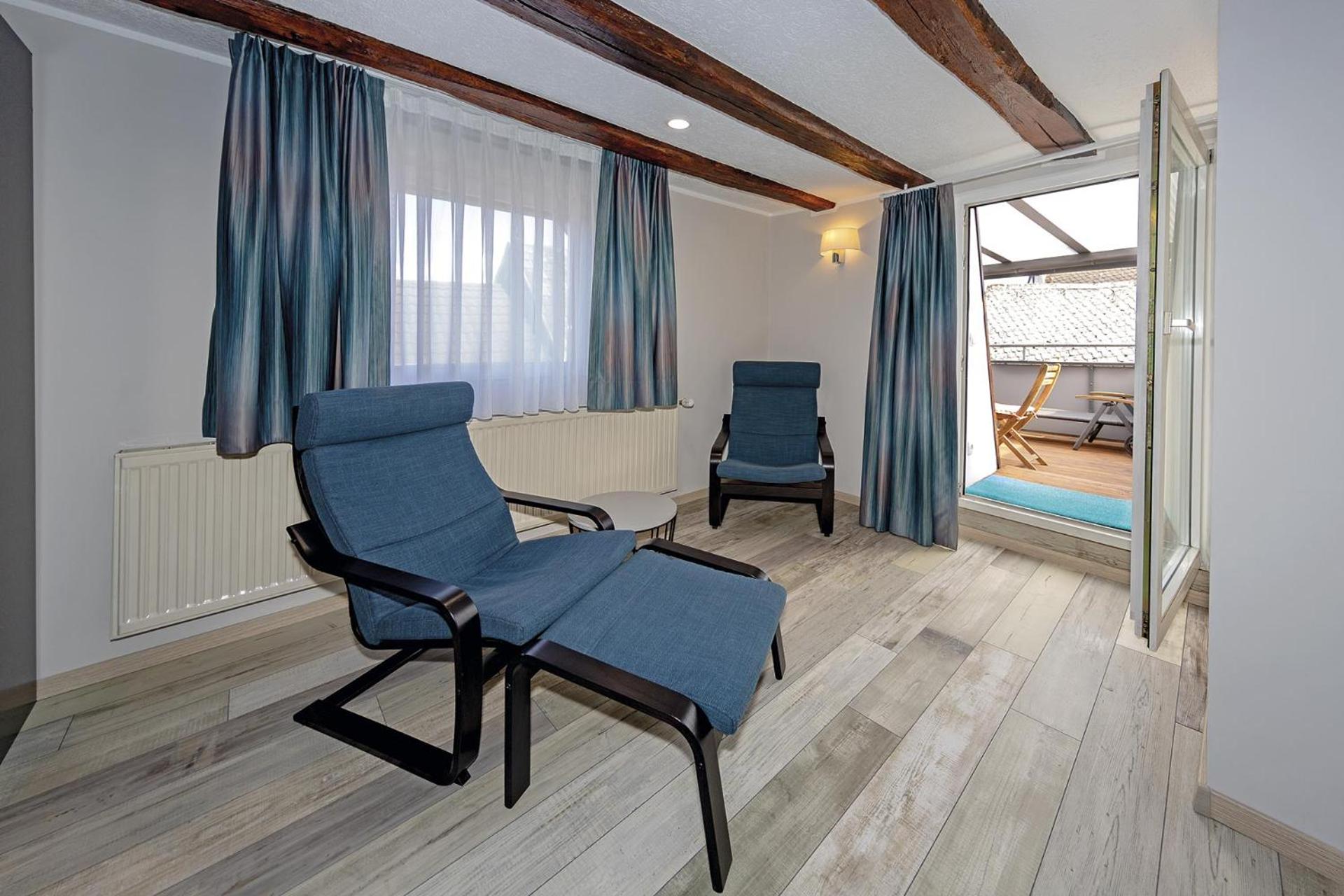Double Room with Balcony - Photo 3