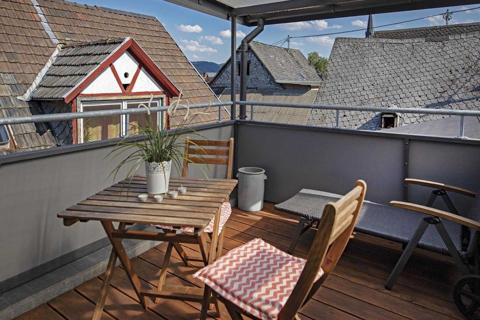 Double Room with Balcony - Photo 8
