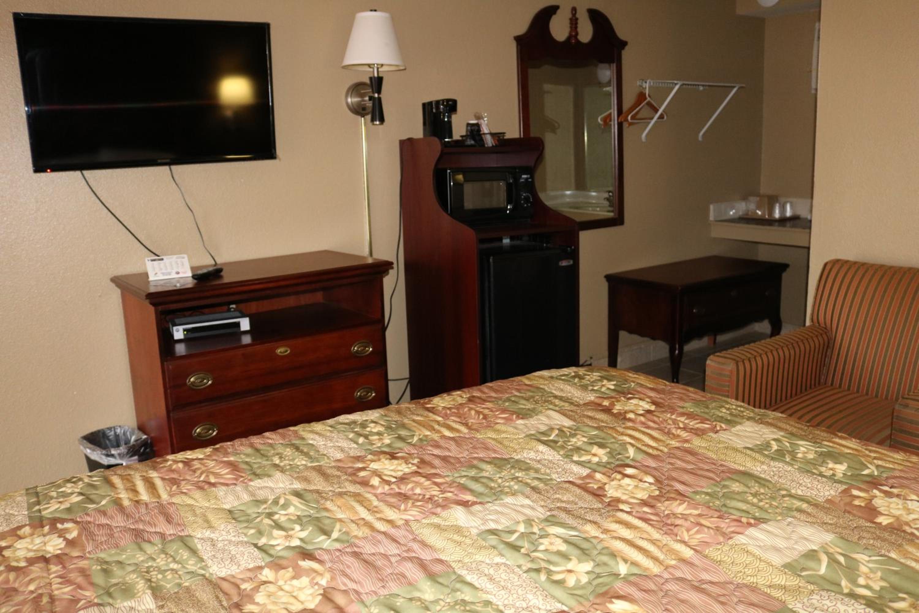 King Room - Non-Smoking - Photo 1